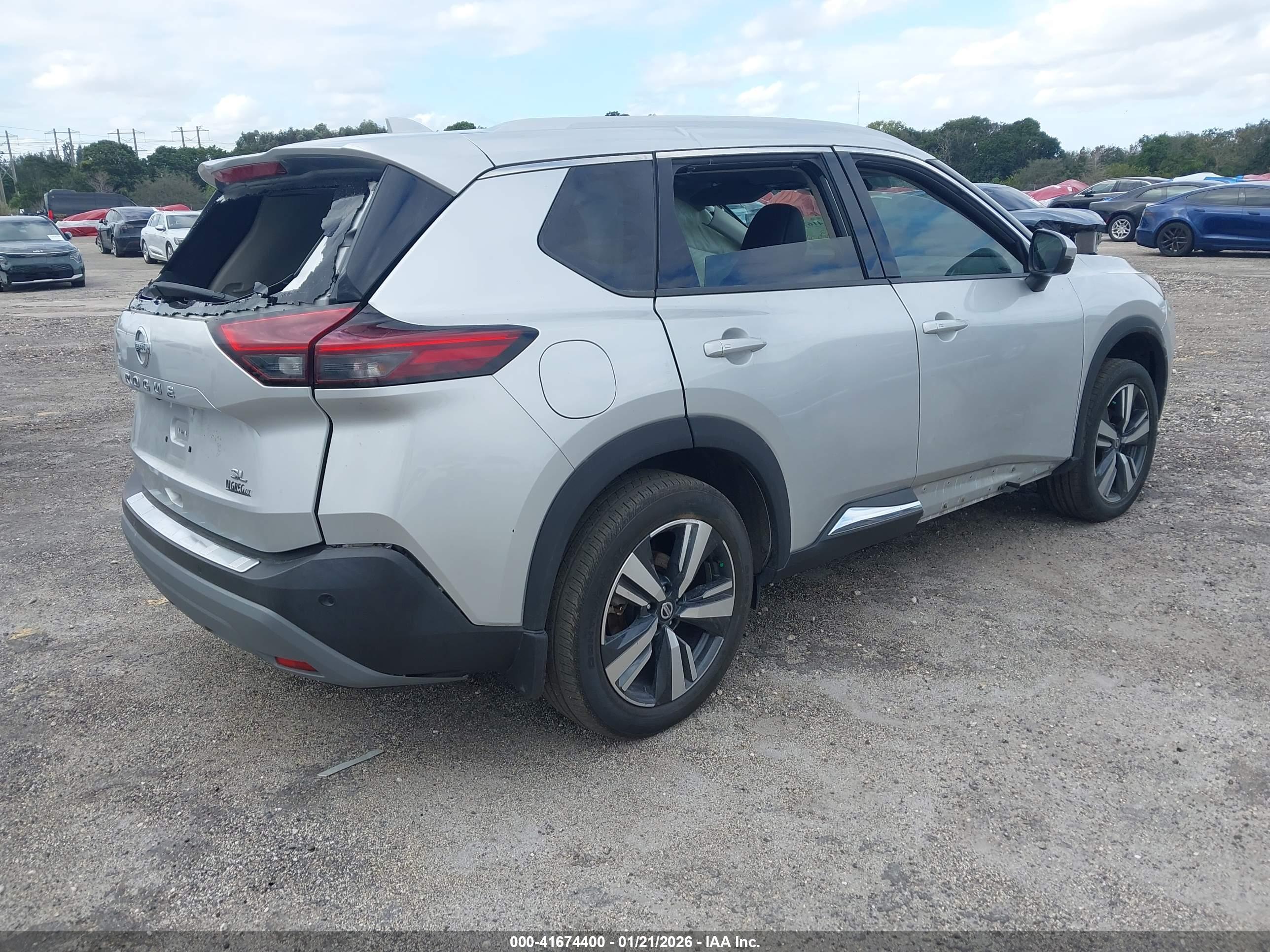 NISSAN ROGUE image 4