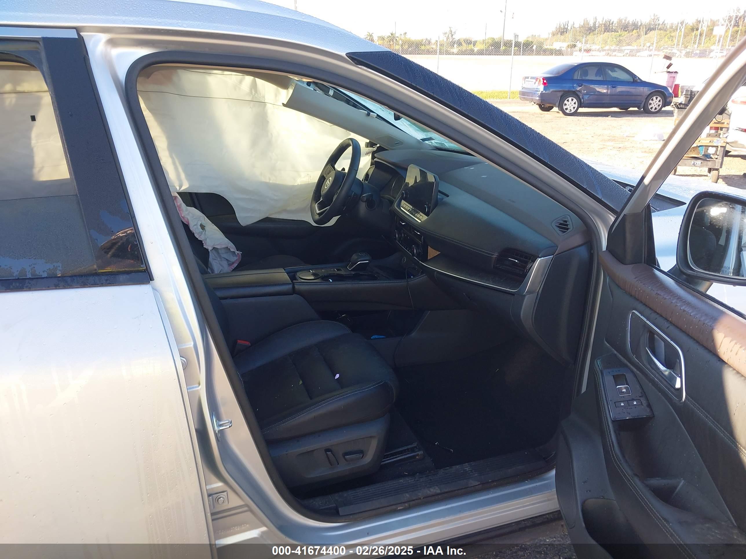 NISSAN ROGUE image 5