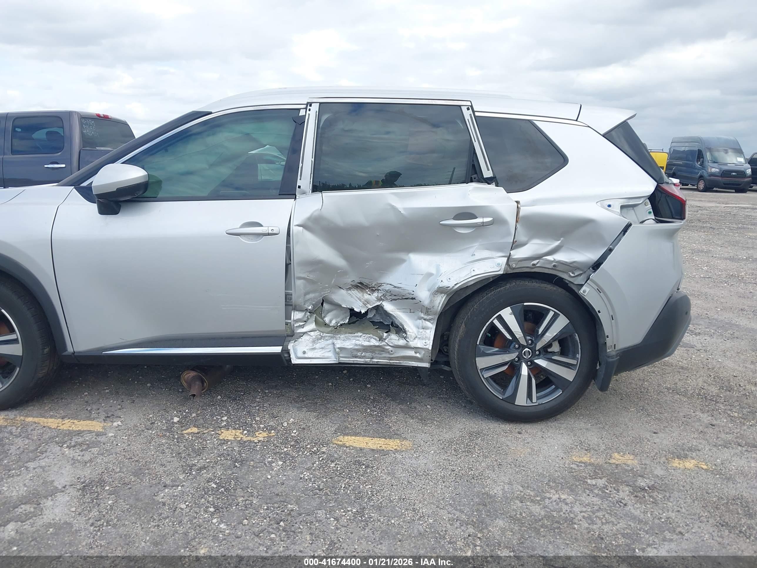 NISSAN ROGUE image 6