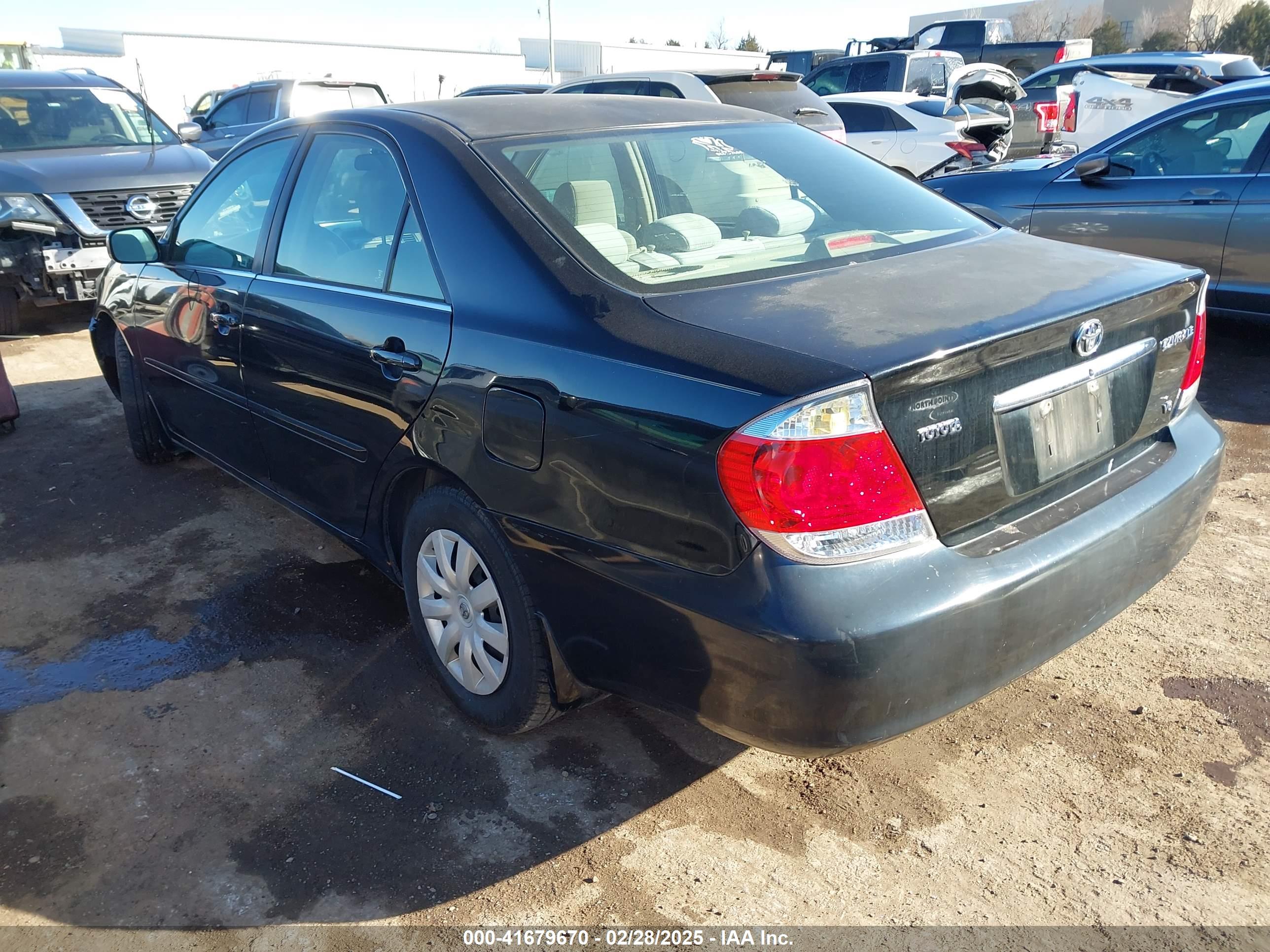 TOYOTA CAMRY image 3