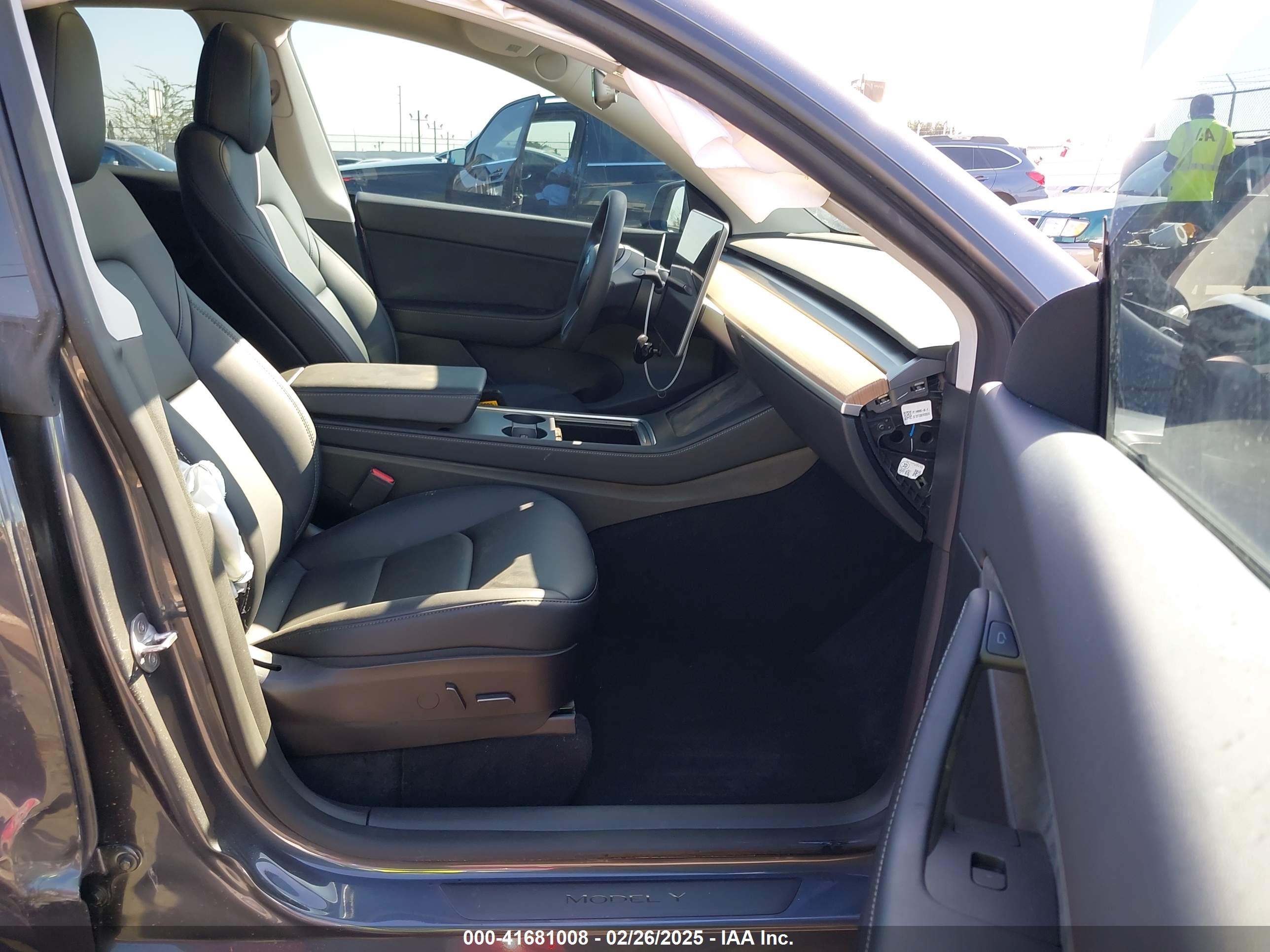TESLA MODEL image 5
