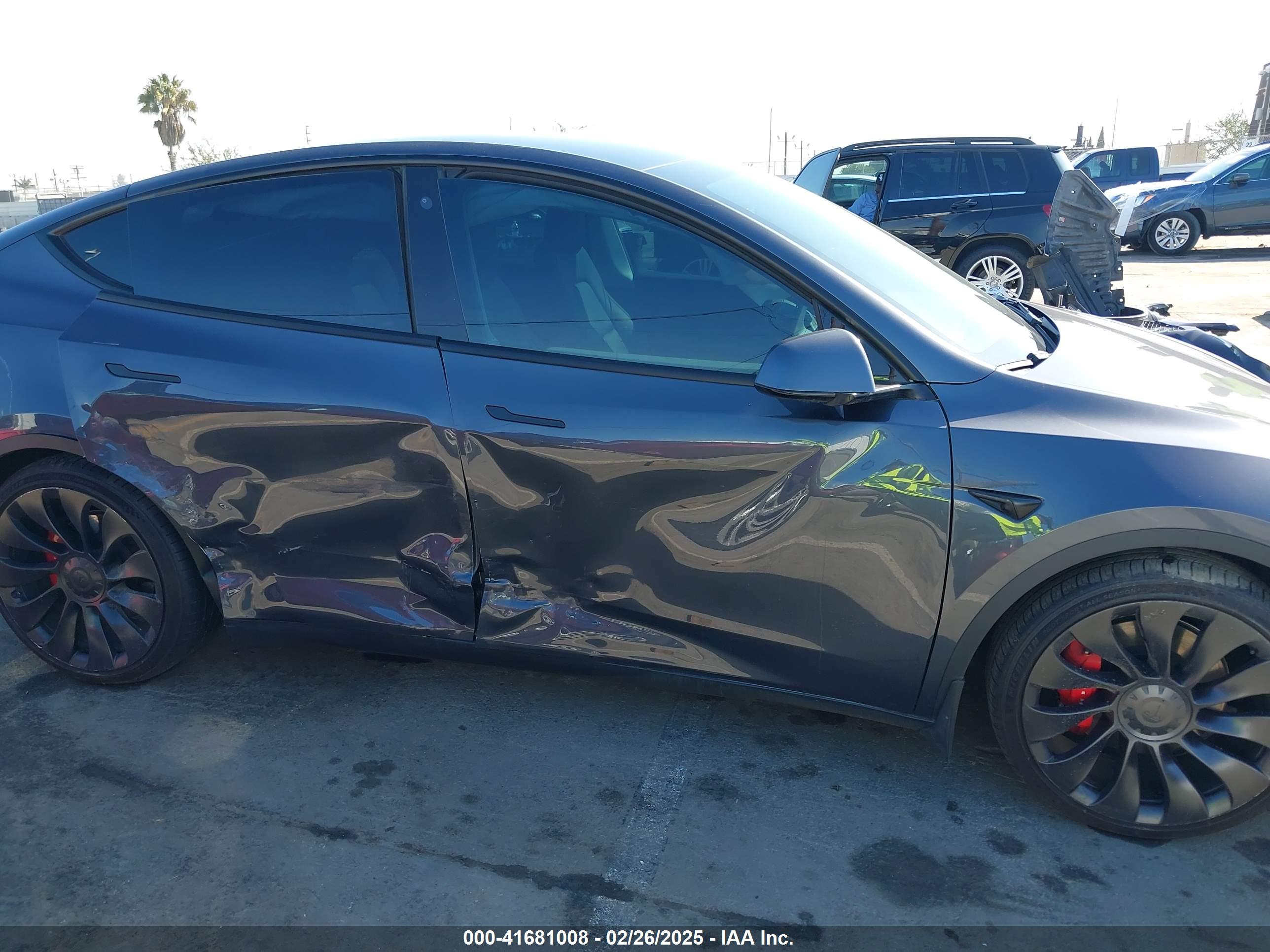 TESLA MODEL image 6
