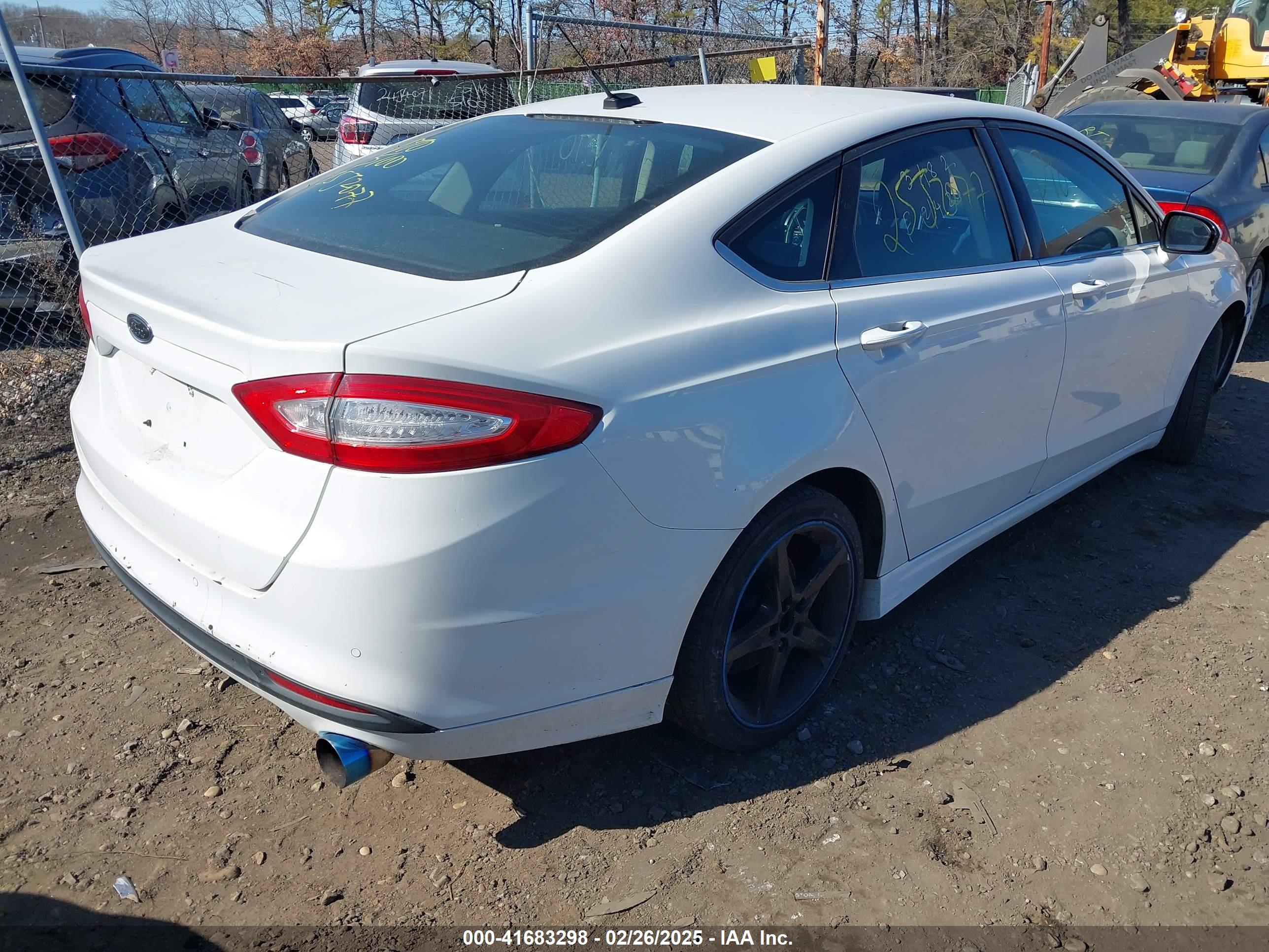 FORD FUSION image 4