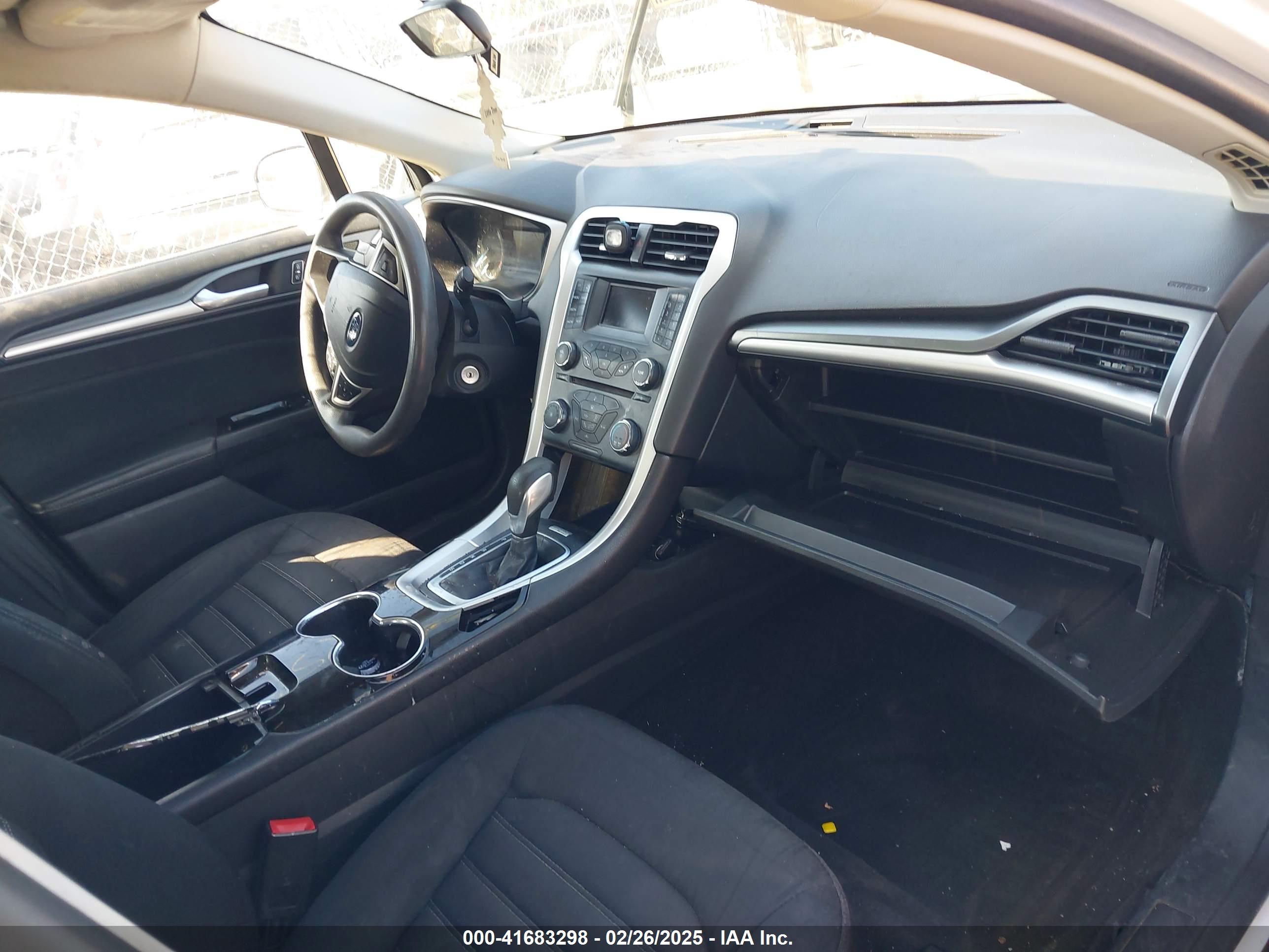 FORD FUSION image 5