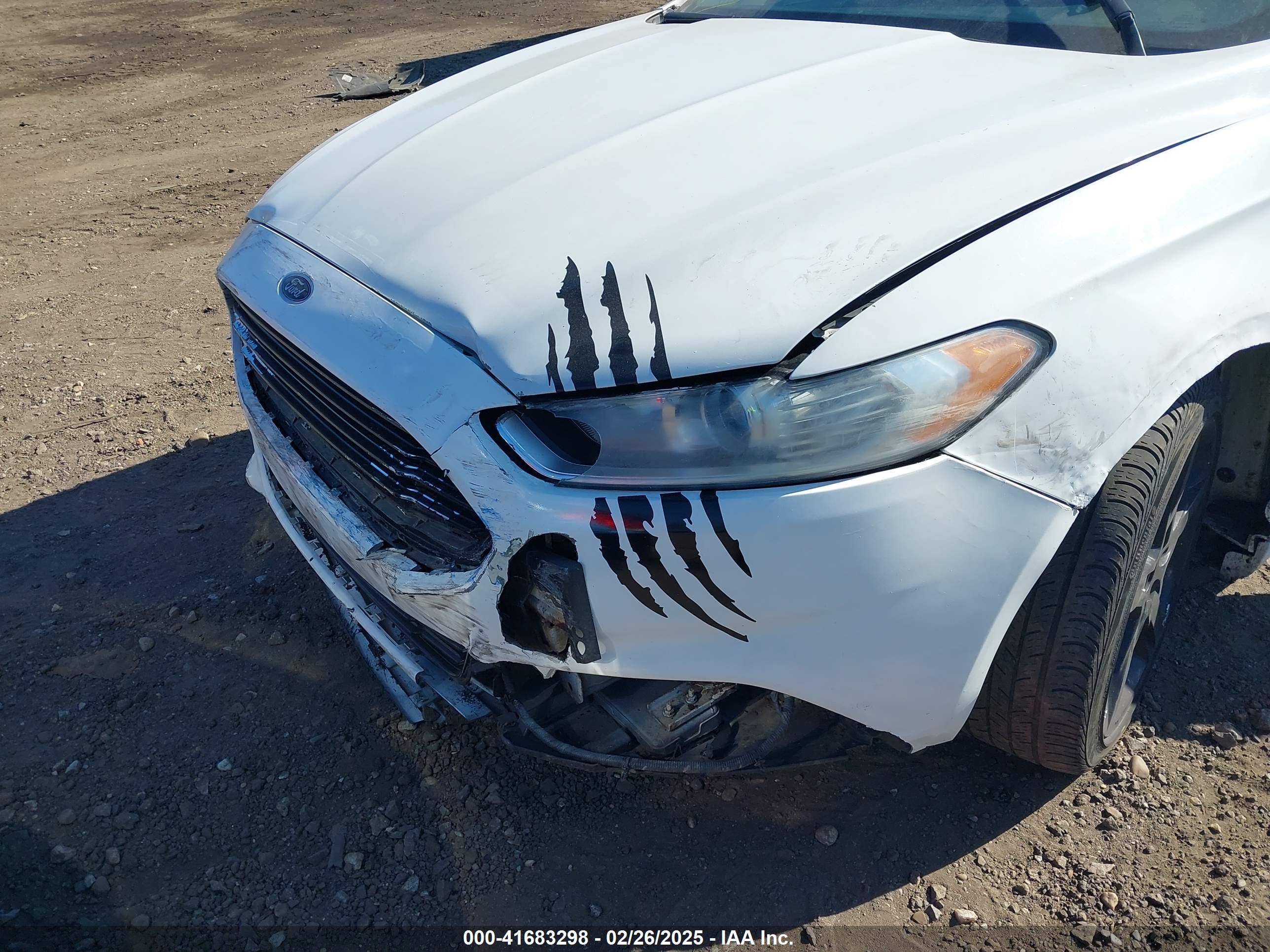 FORD FUSION image 6