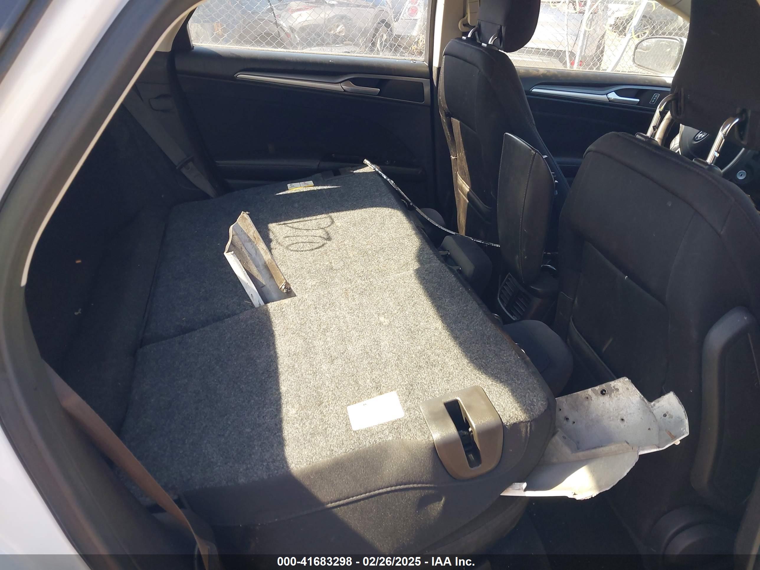 FORD FUSION image 8
