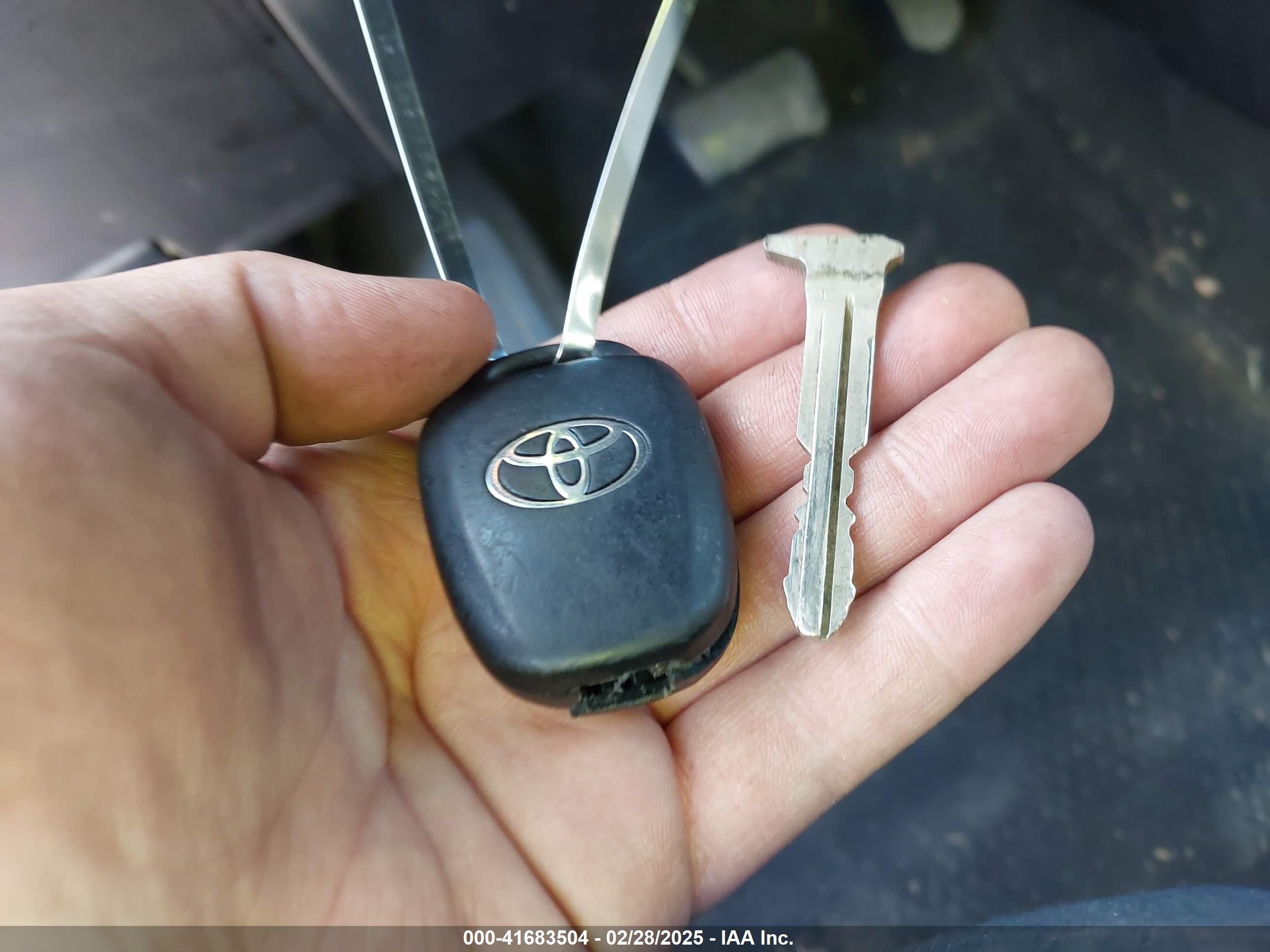 TOYOTA COROLLA image 11
