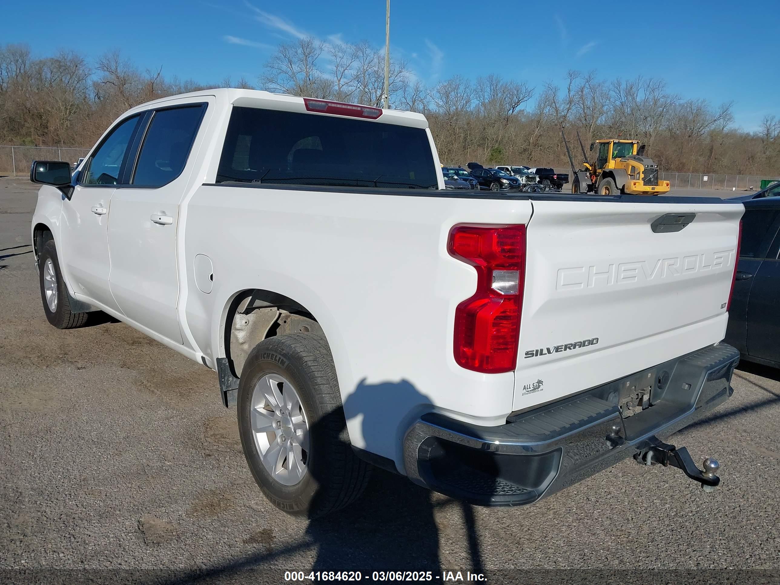 CHEVROLET SILVERADO image 3