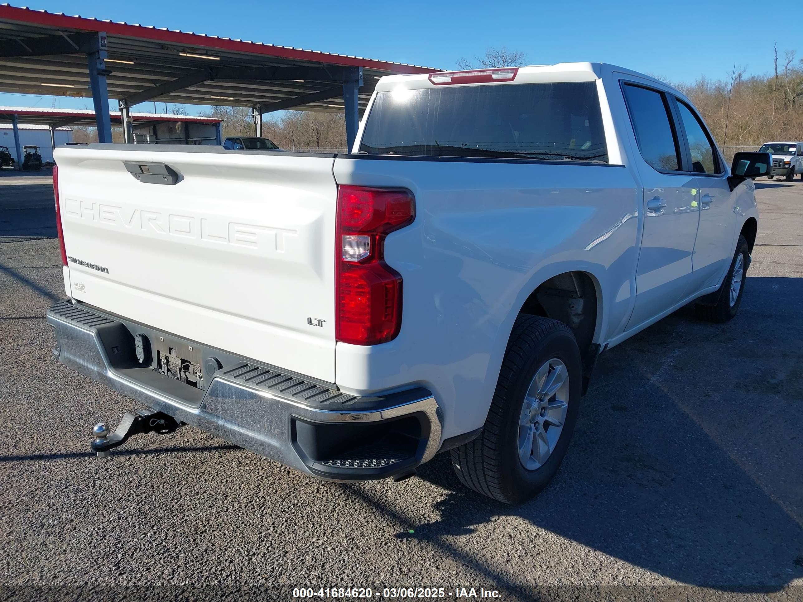 CHEVROLET SILVERADO image 4