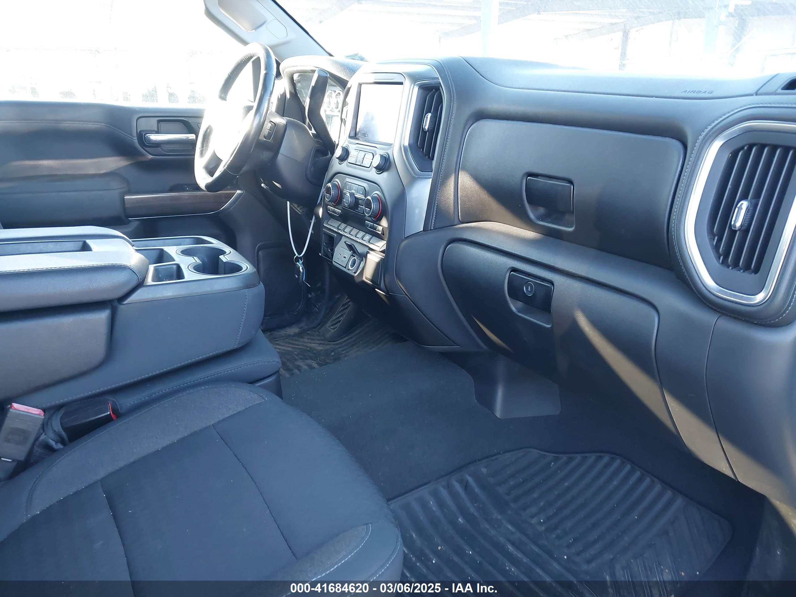 CHEVROLET SILVERADO image 5