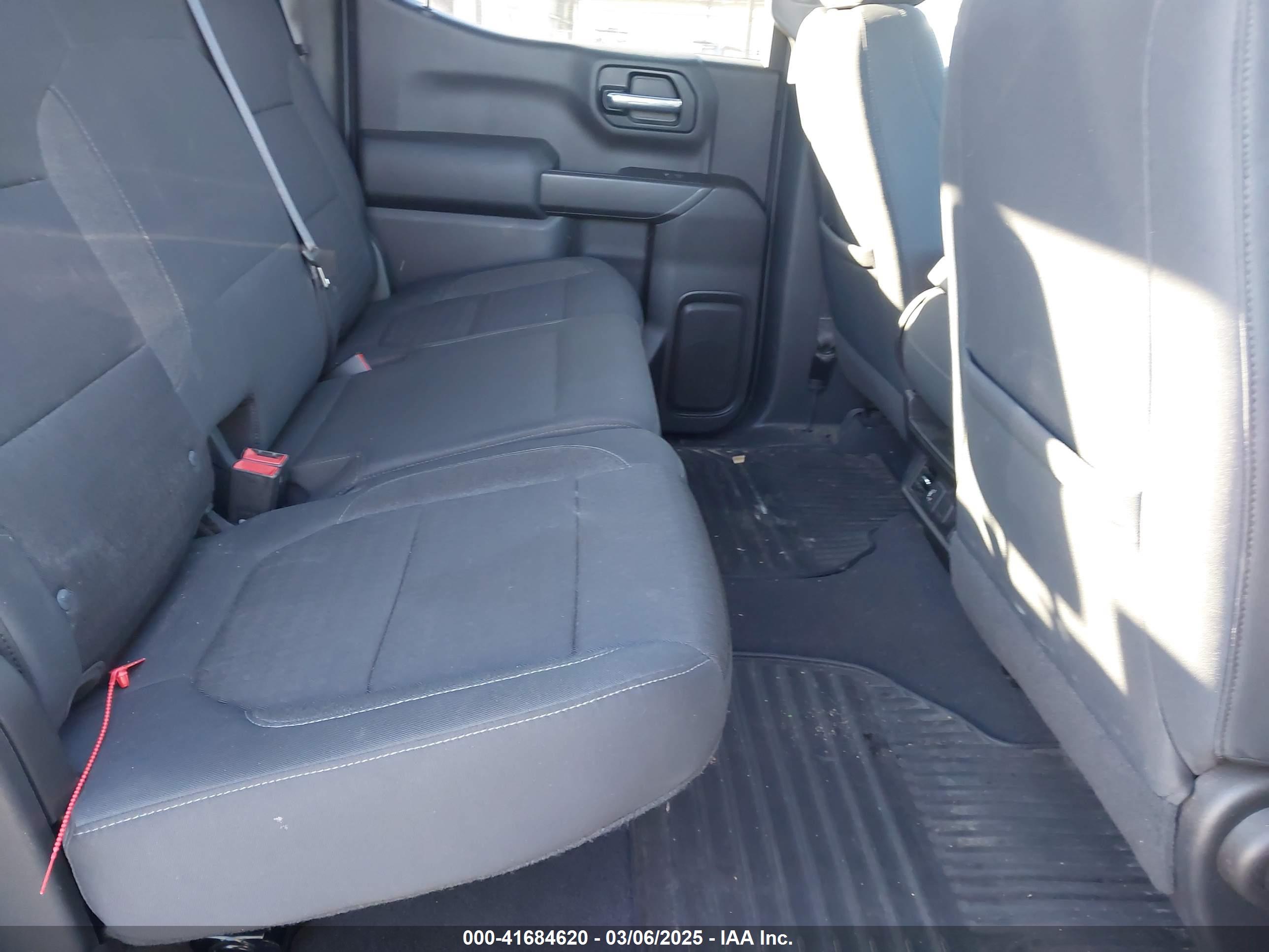 CHEVROLET SILVERADO image 8