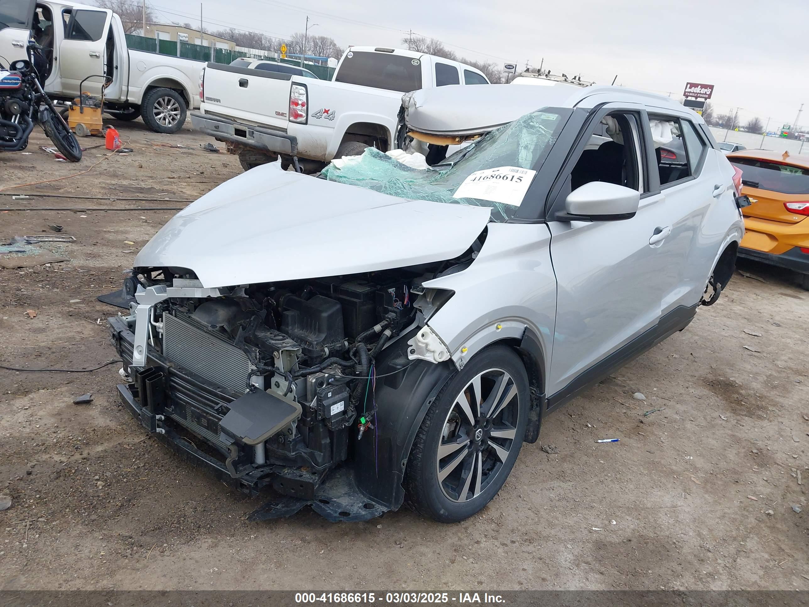 NISSAN KICKS image 2