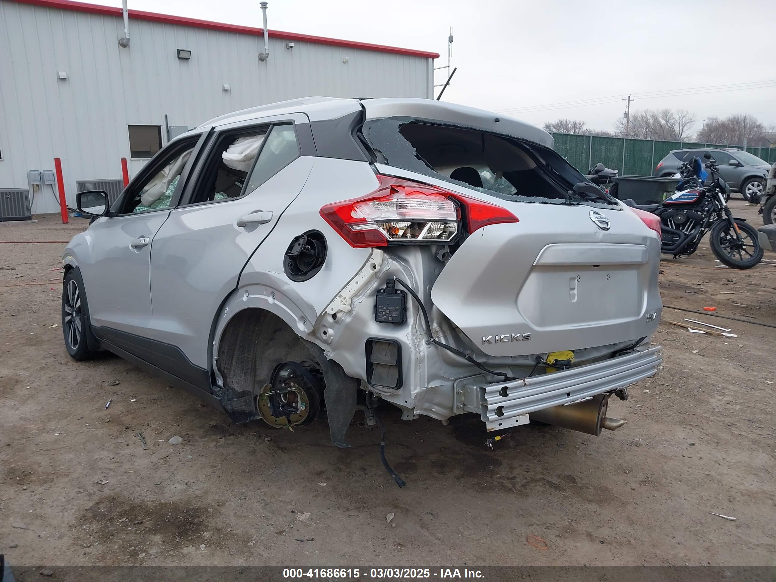 NISSAN KICKS image 3
