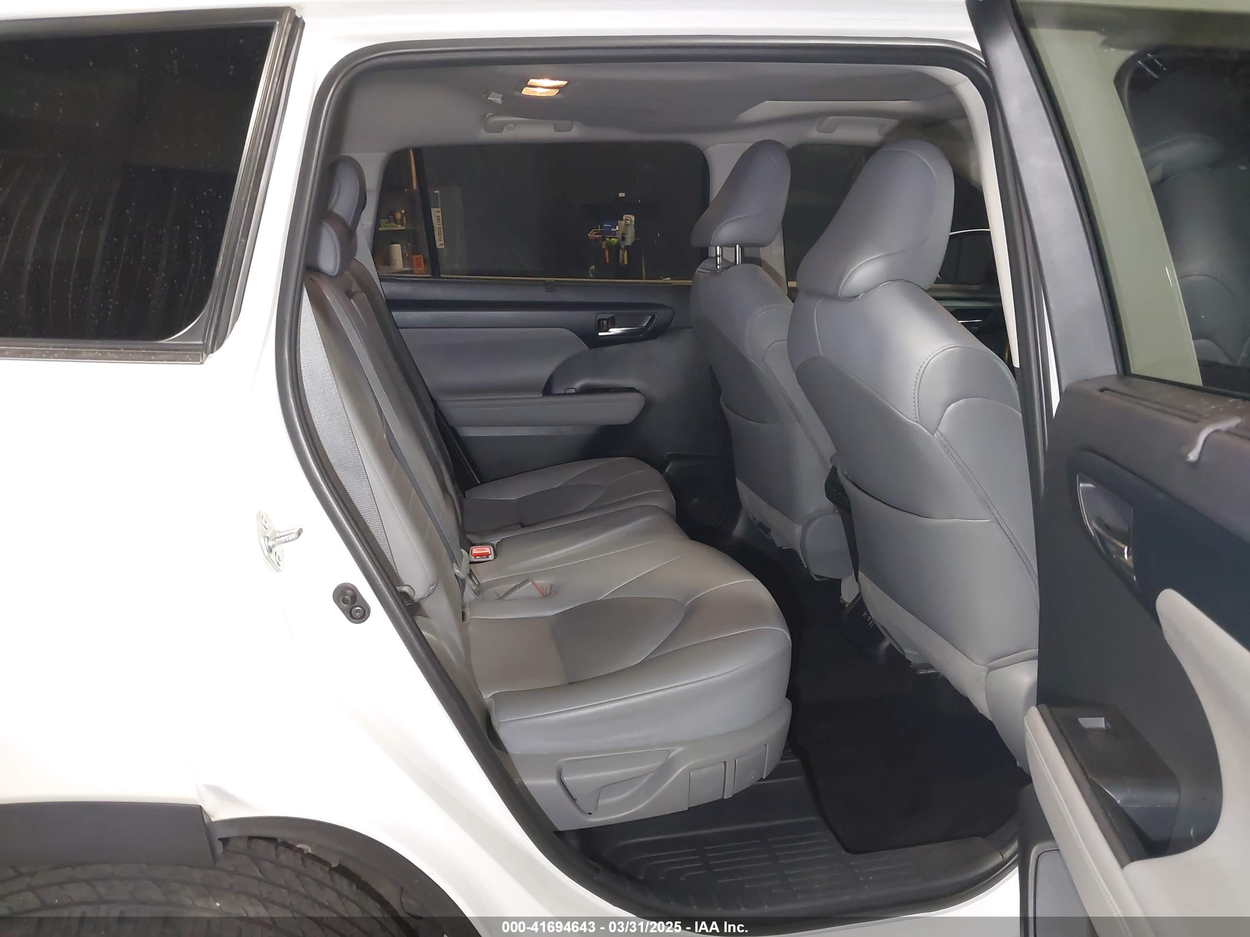 TOYOTA HIGHLANDER image 8