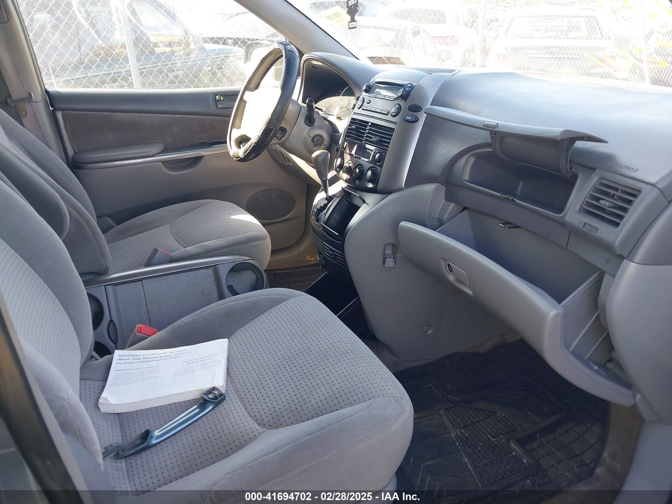 TOYOTA SIENNA image 5