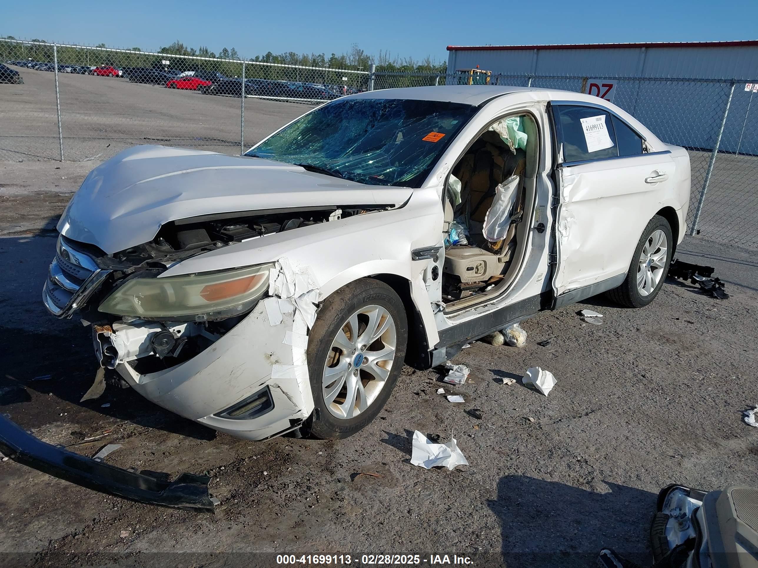 FORD TAURUS image 2