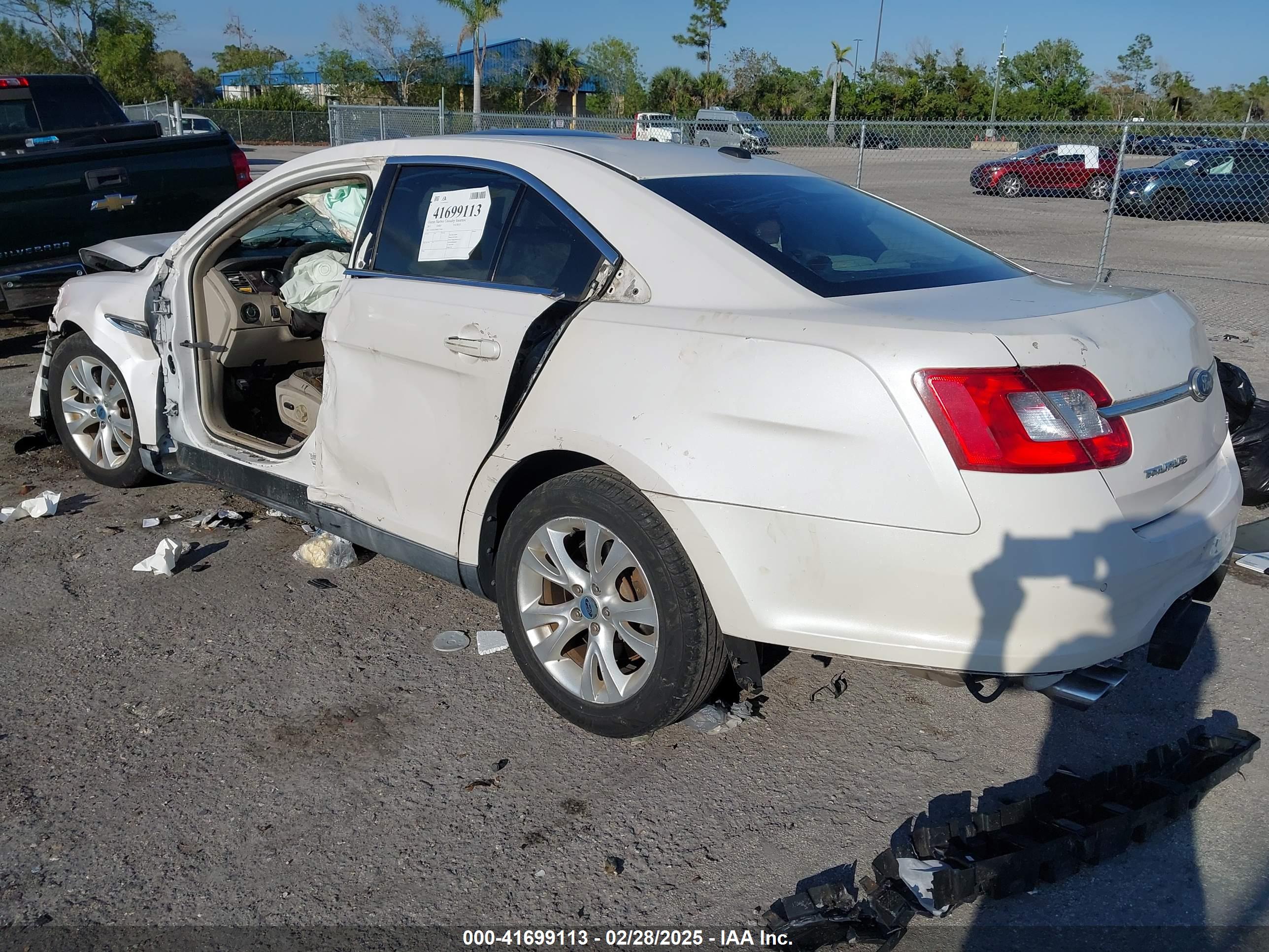 FORD TAURUS image 3
