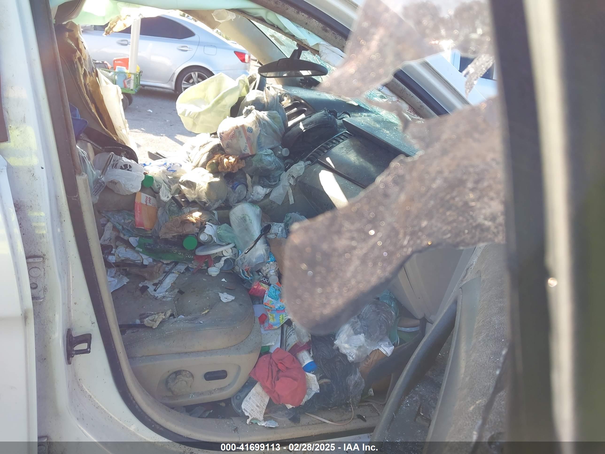 FORD TAURUS image 5