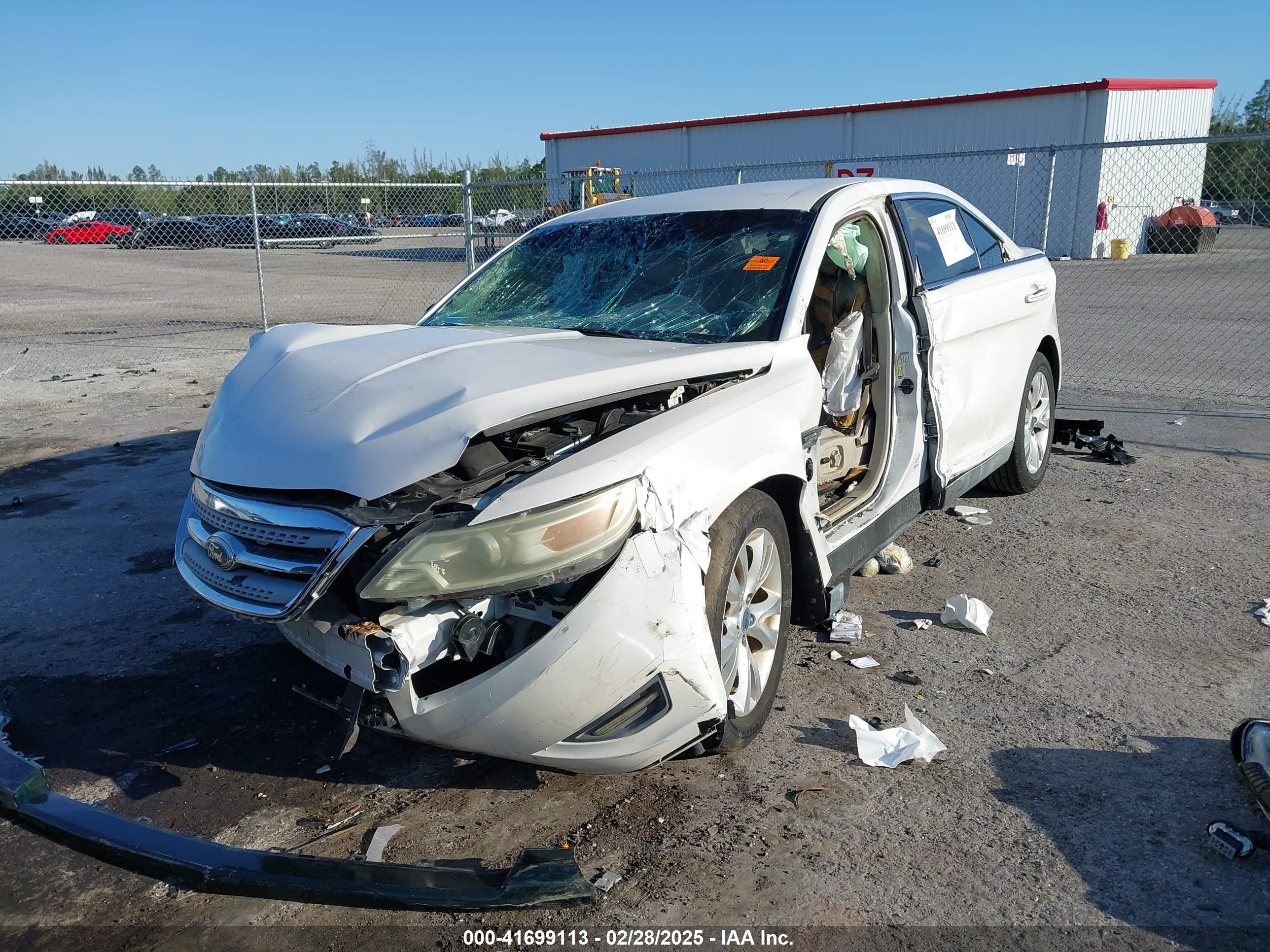 FORD TAURUS image 6