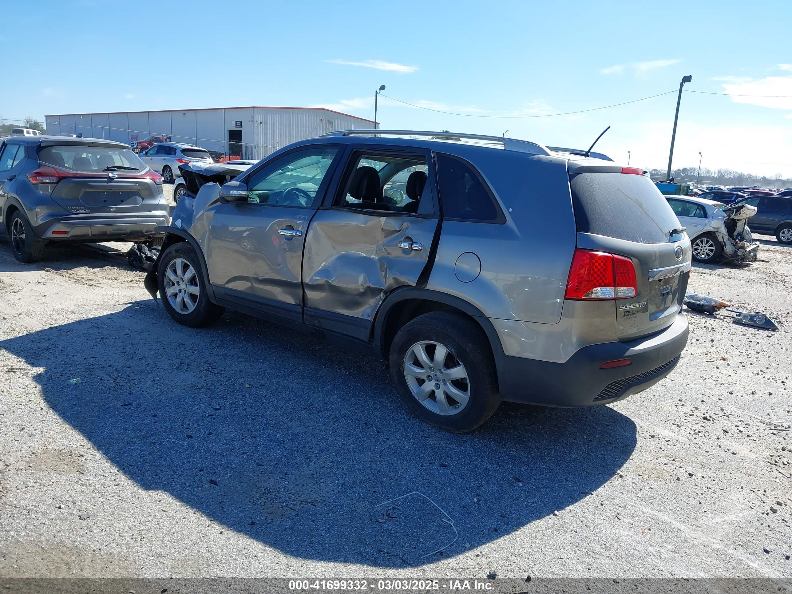 KIA SORENTO image 3