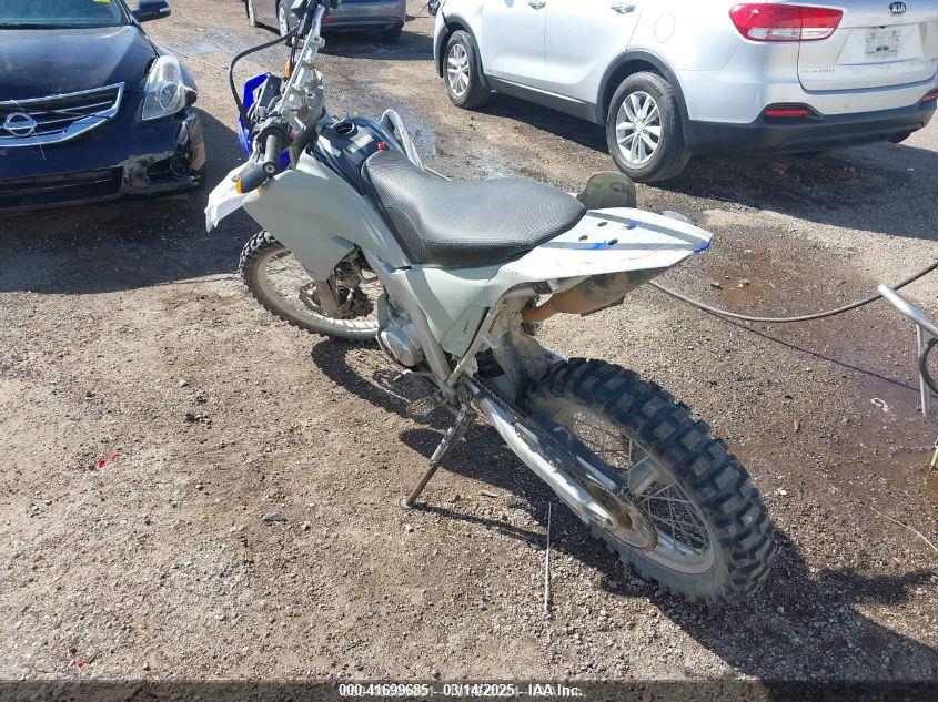 YAMAHA WR250 image 3