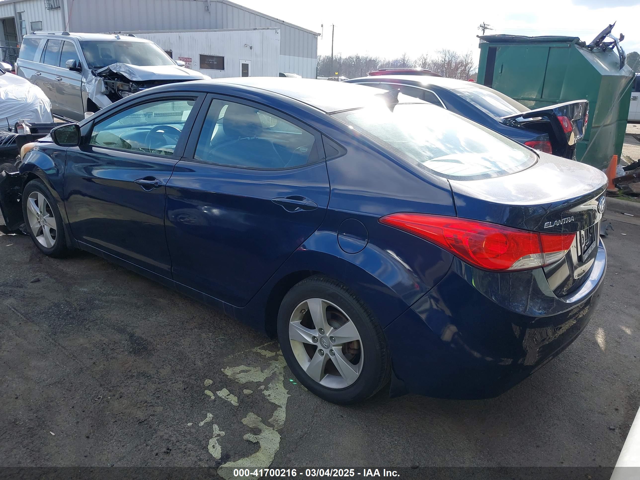 HYUNDAI ELANTRA image 3