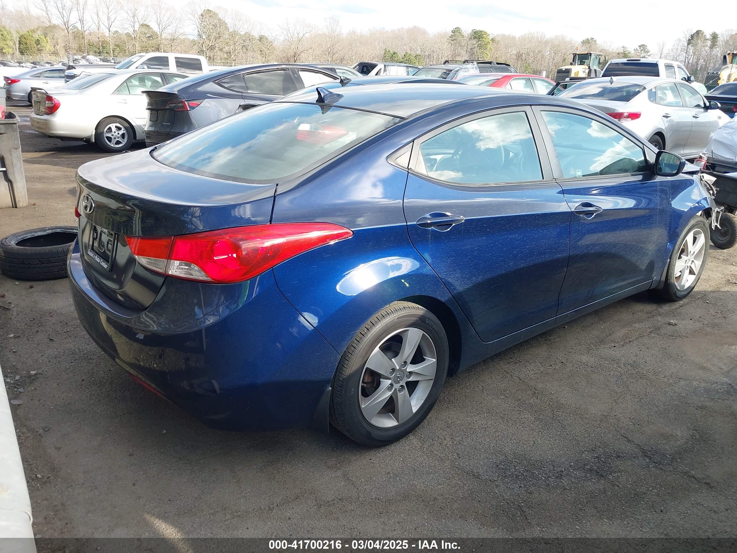 HYUNDAI ELANTRA image 4