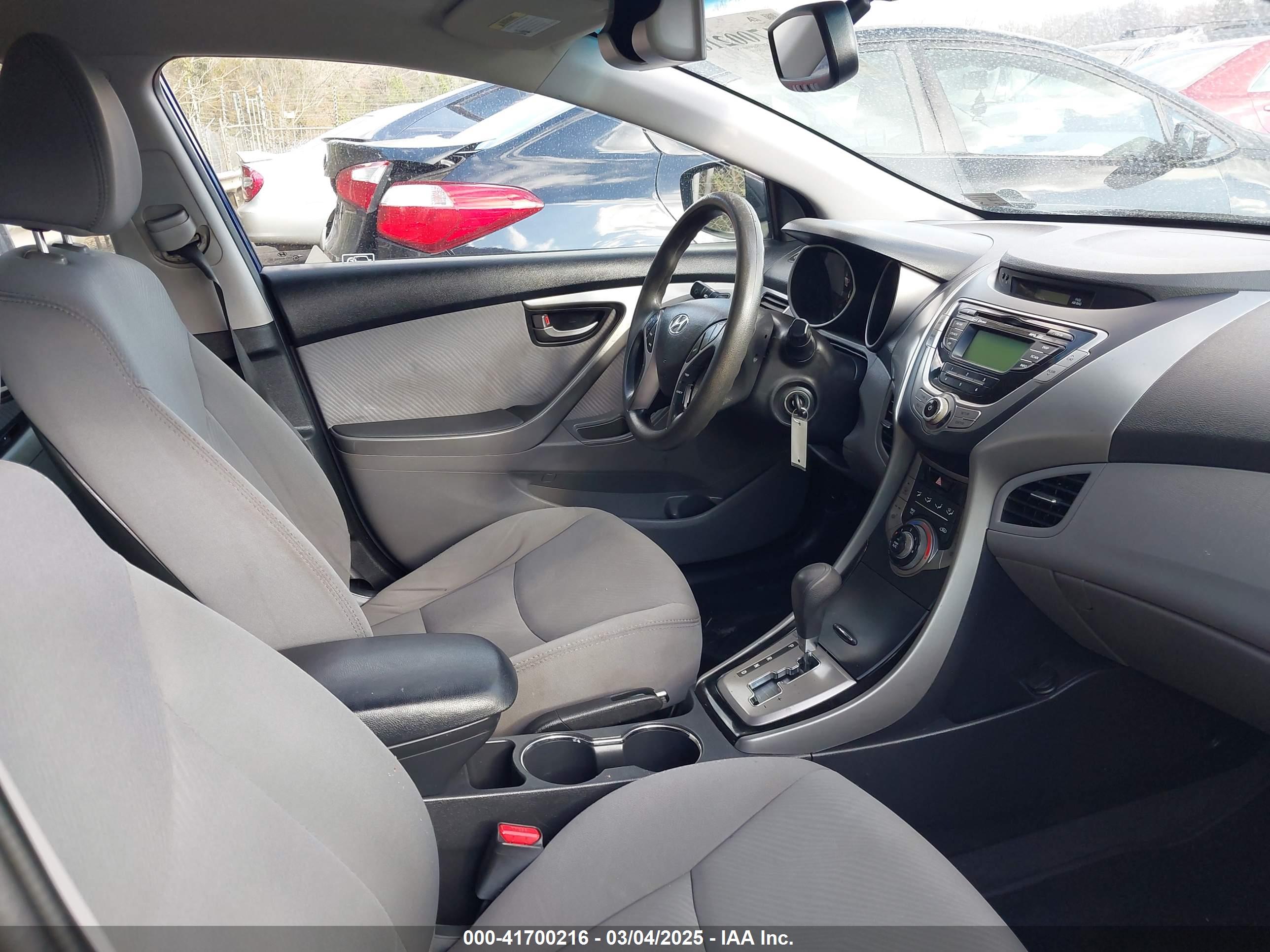 HYUNDAI ELANTRA image 5