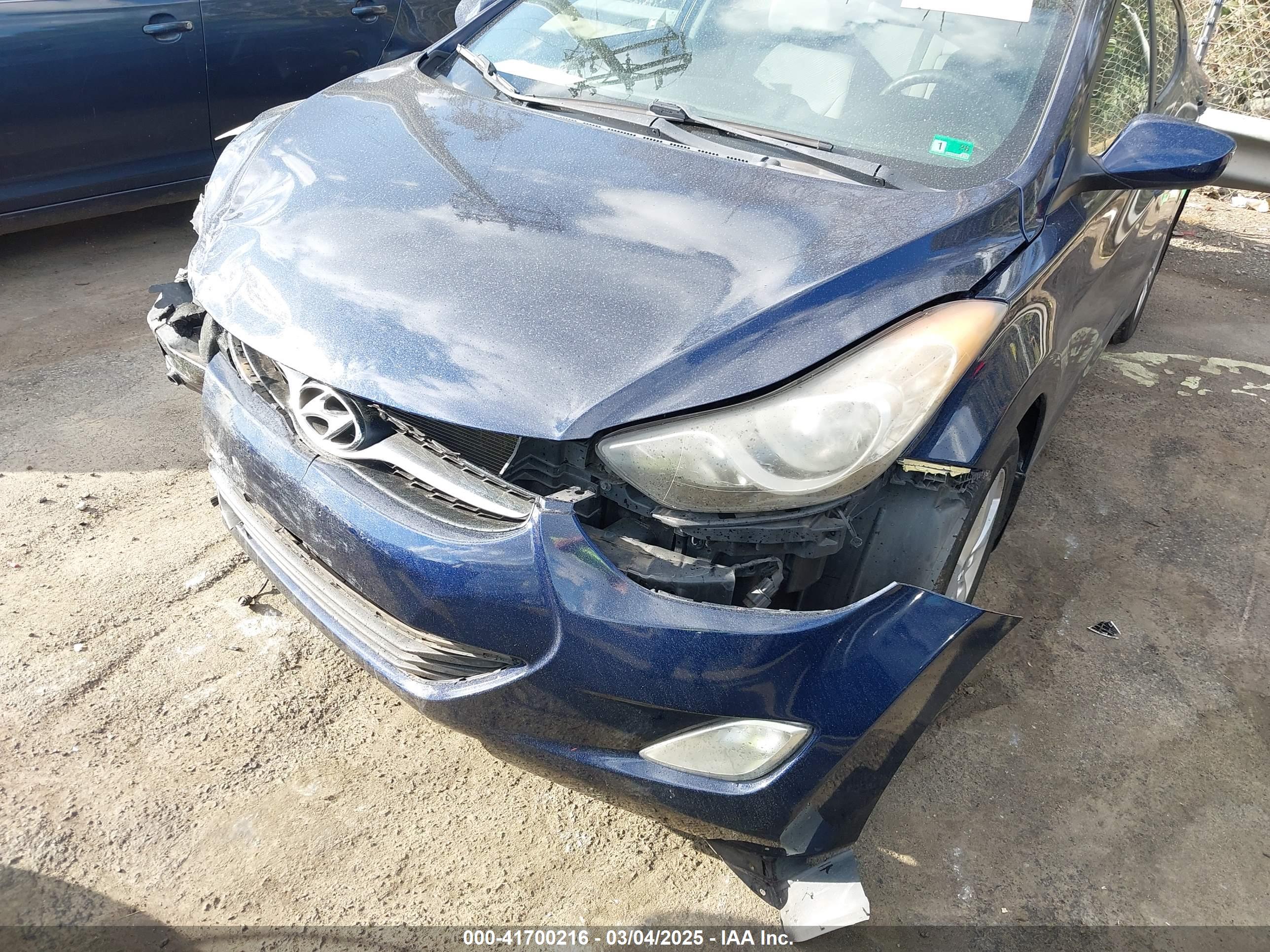 HYUNDAI ELANTRA image 6
