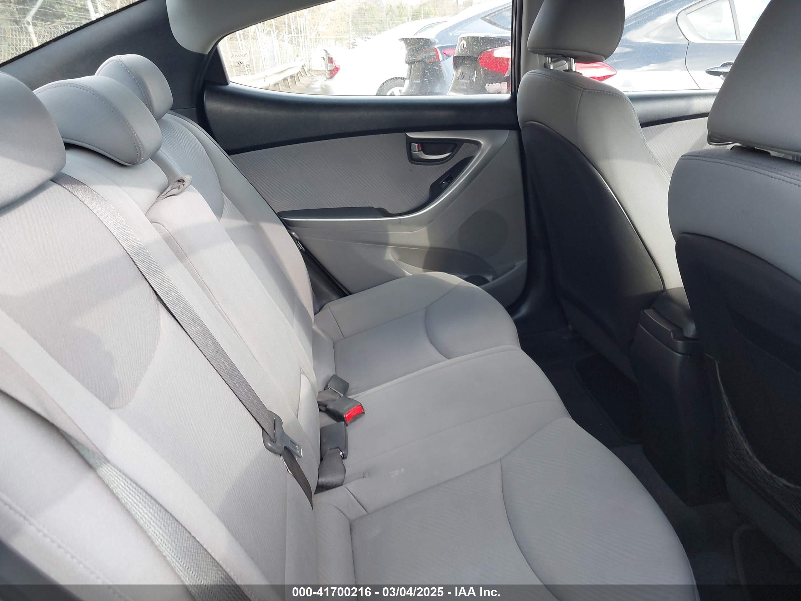 HYUNDAI ELANTRA image 8