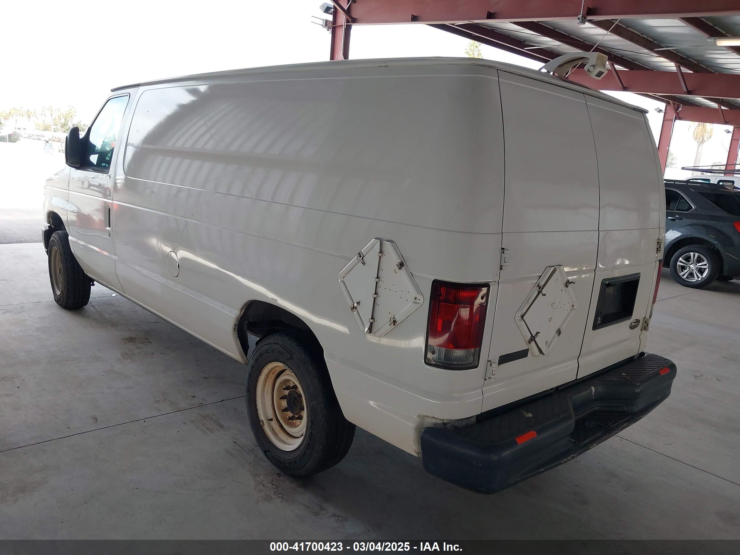 FORD E-150 image 3