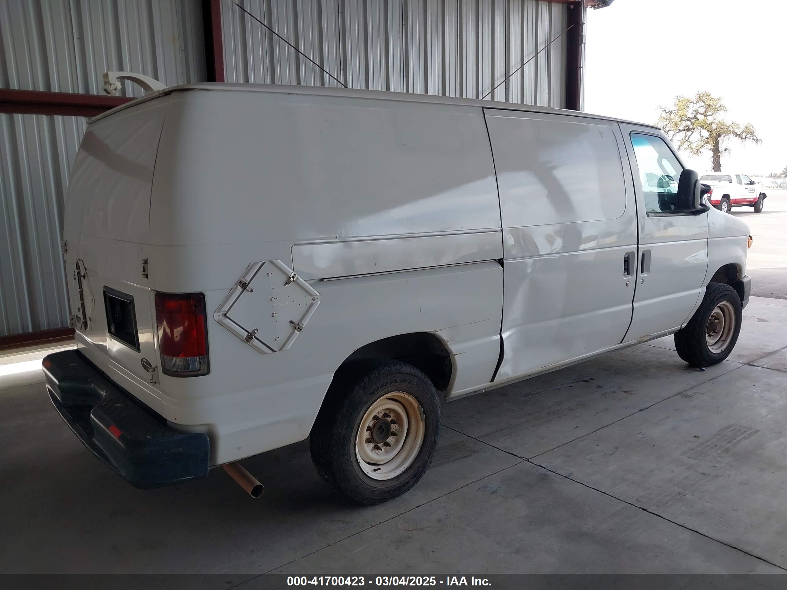 FORD E-150 image 4