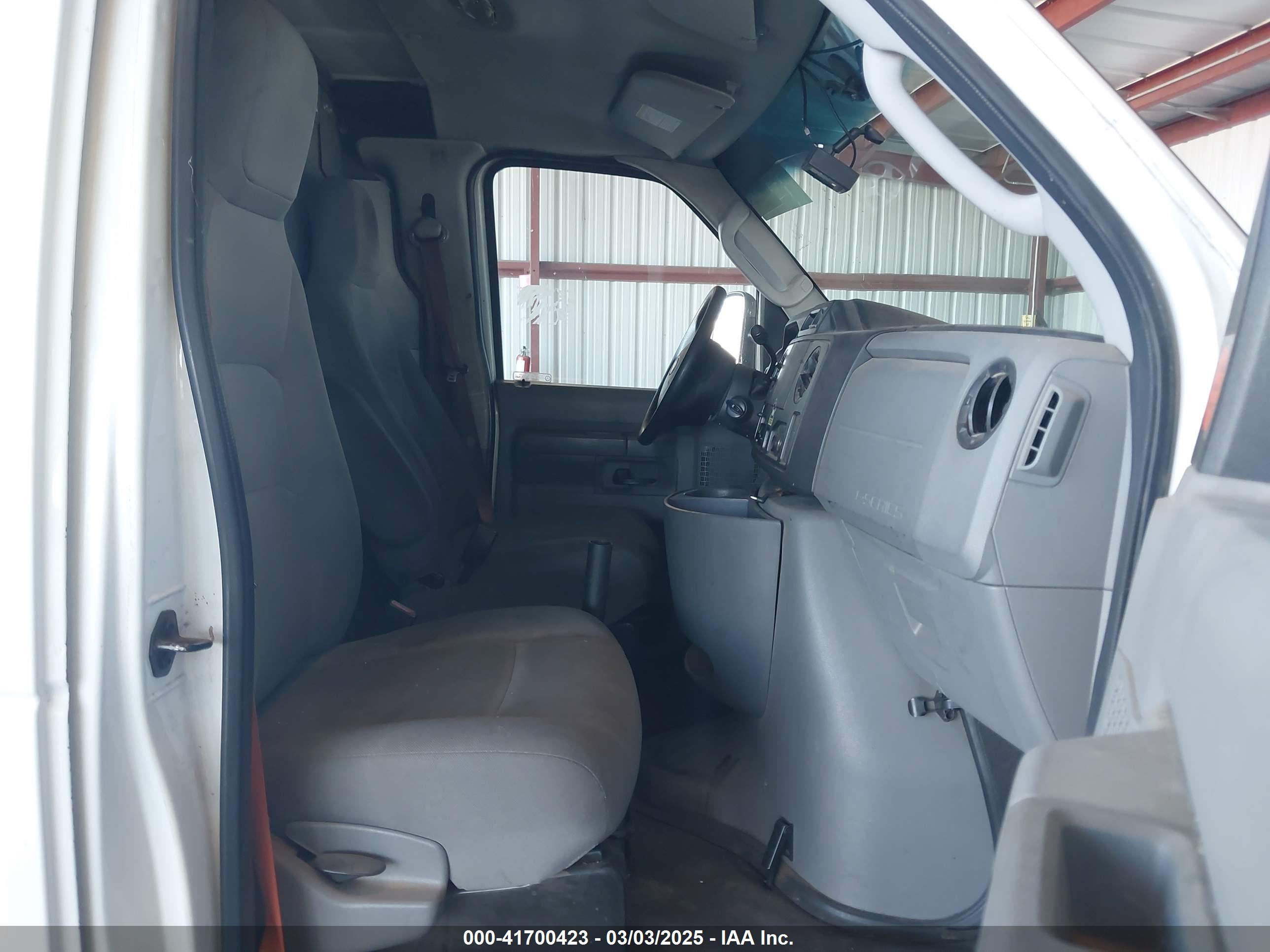 FORD E-150 image 5
