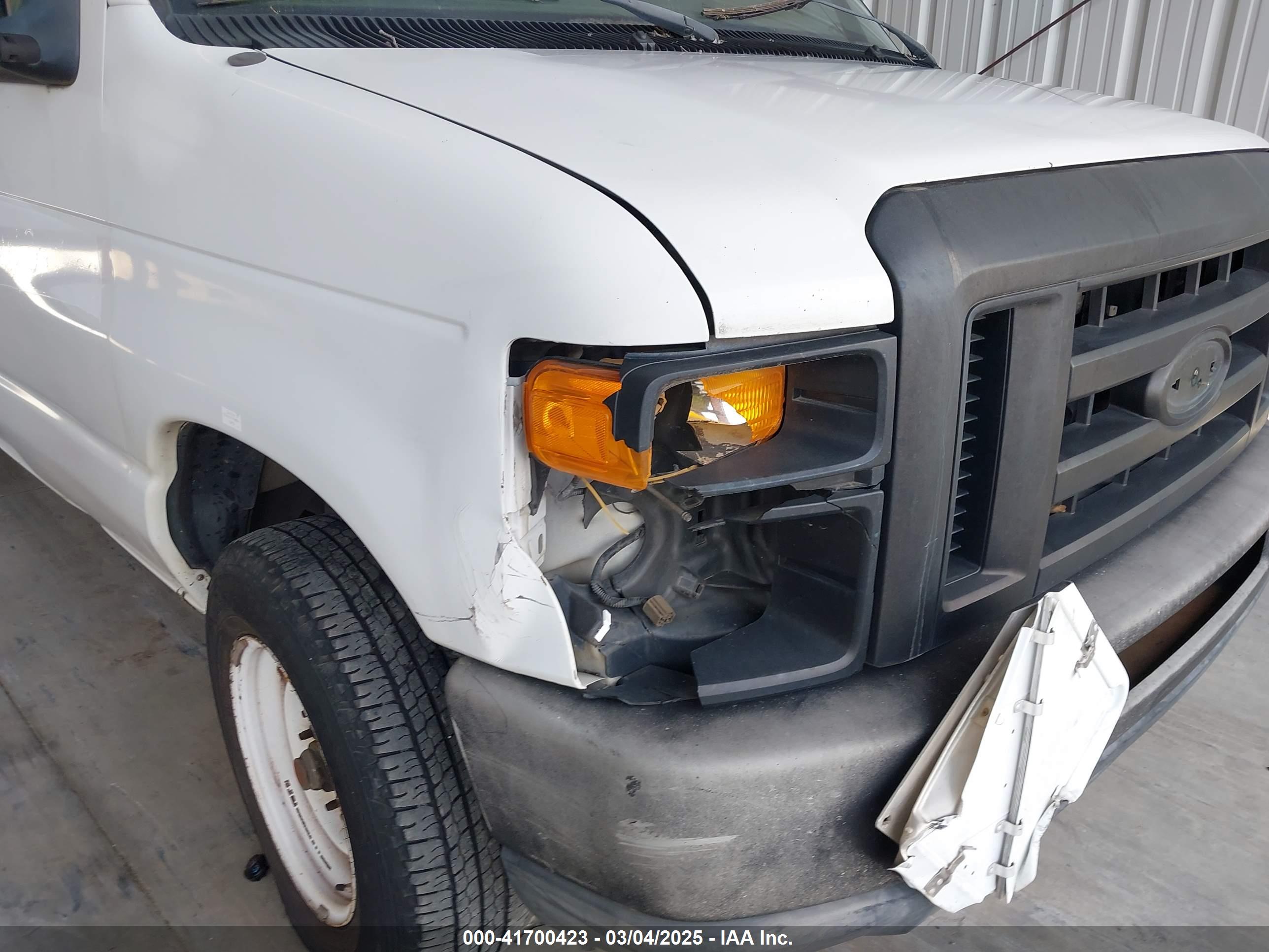 FORD E-150 image 6