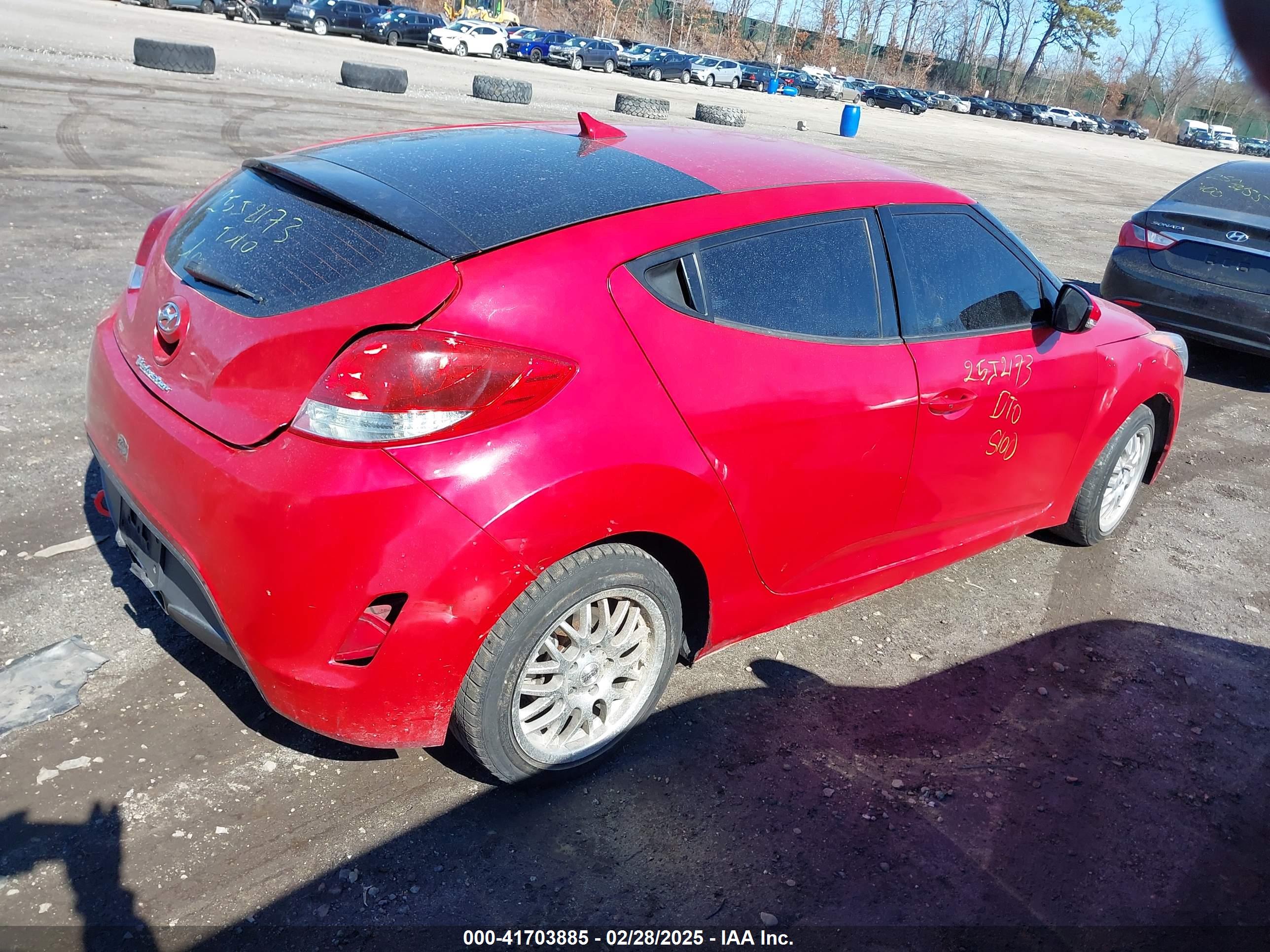 HYUNDAI VELOSTER image 4