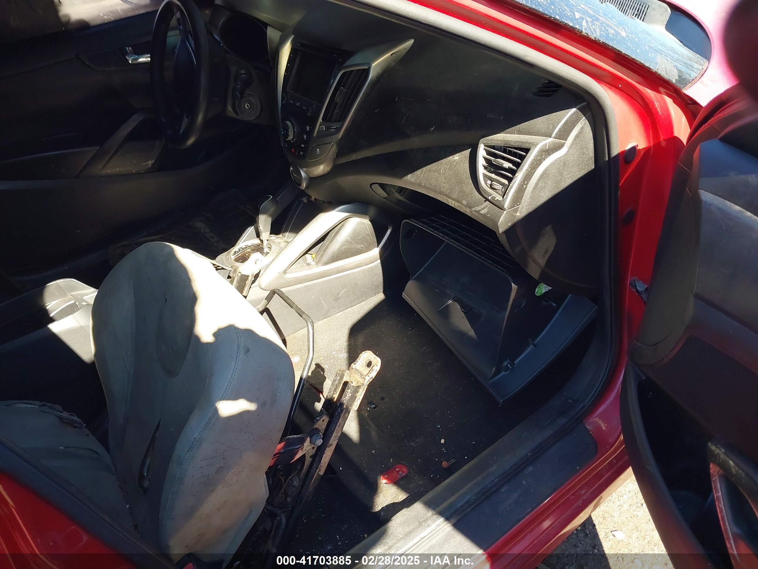 HYUNDAI VELOSTER image 5