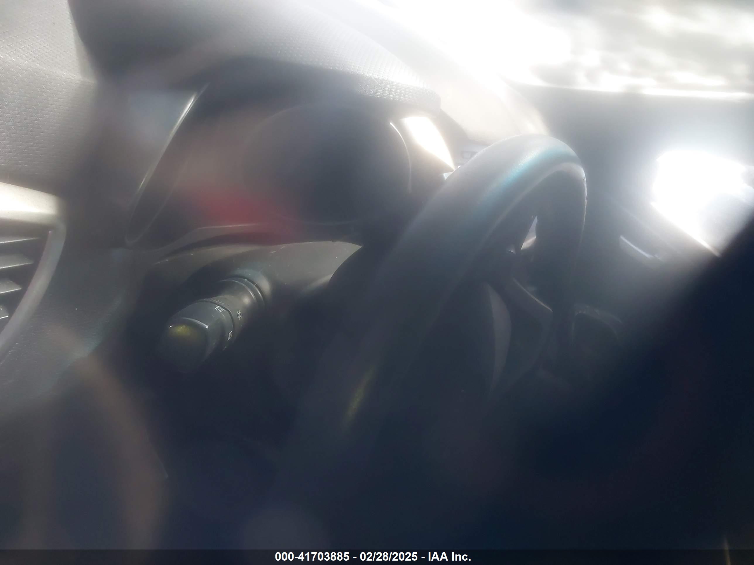 HYUNDAI VELOSTER image 7