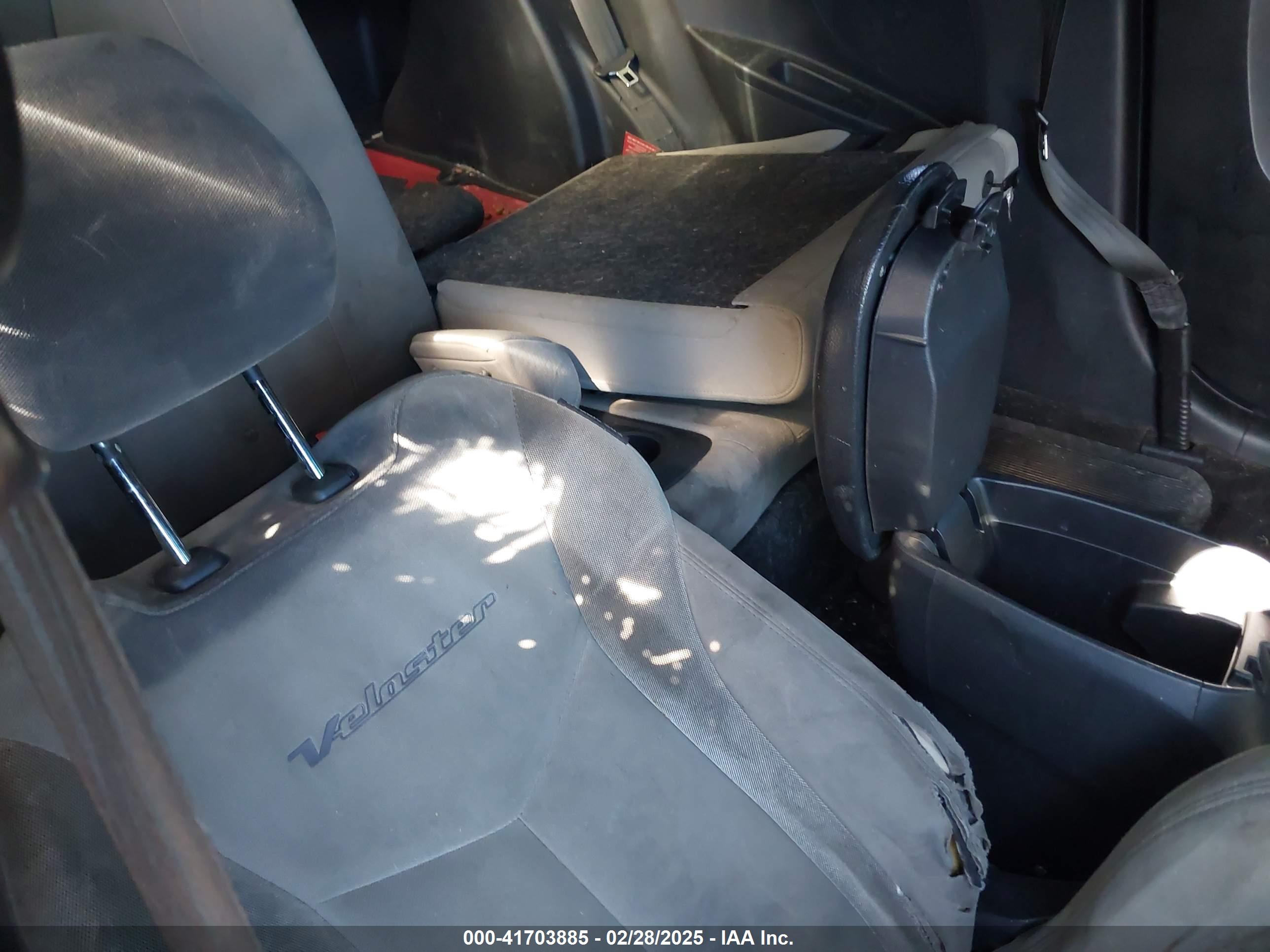 HYUNDAI VELOSTER image 8