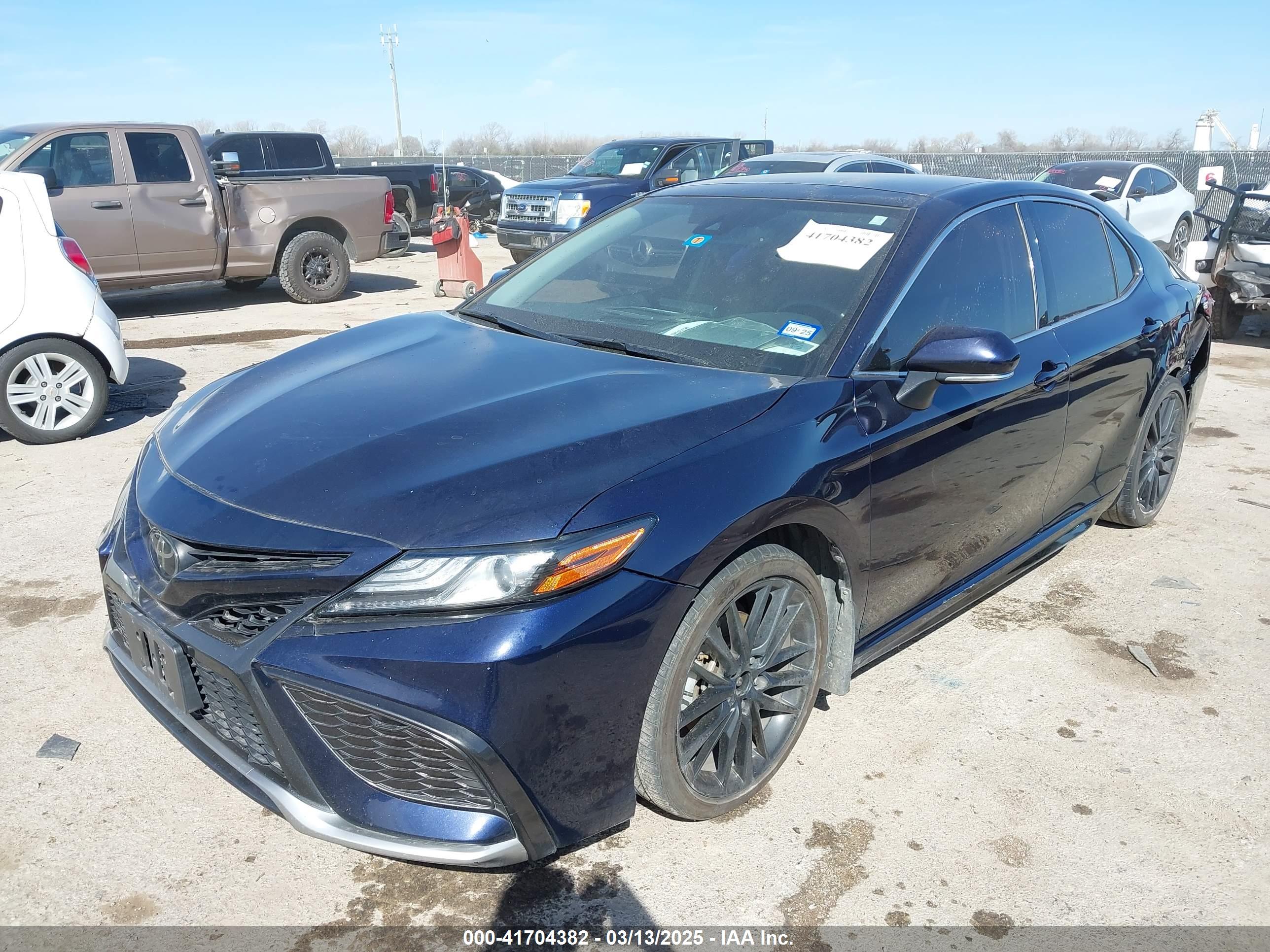 TOYOTA CAMRY image 2