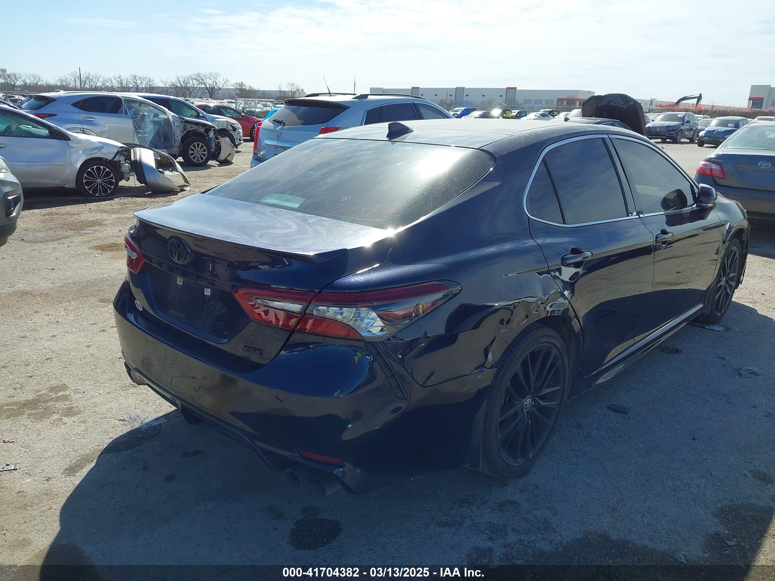 TOYOTA CAMRY image 4