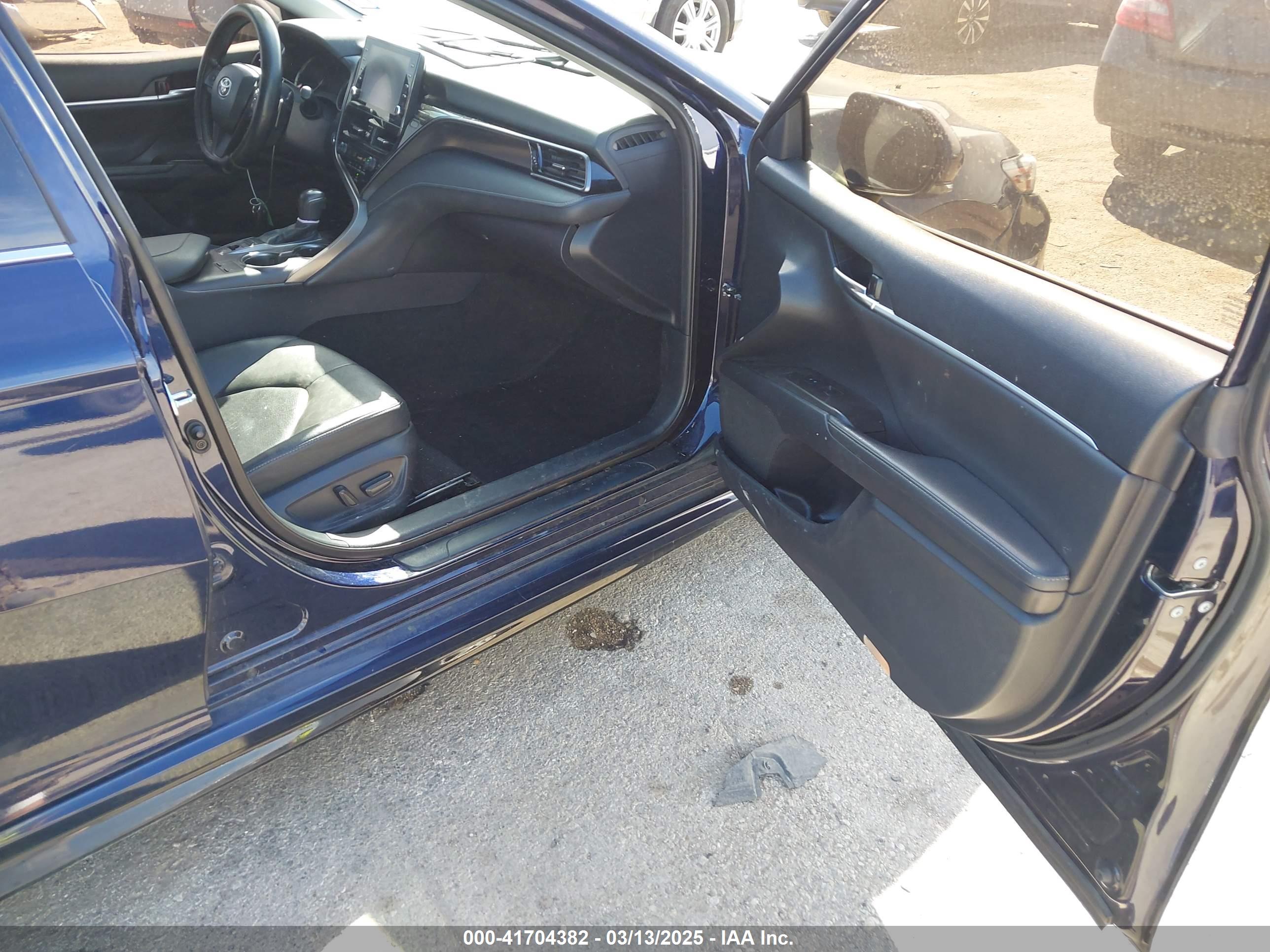TOYOTA CAMRY image 5