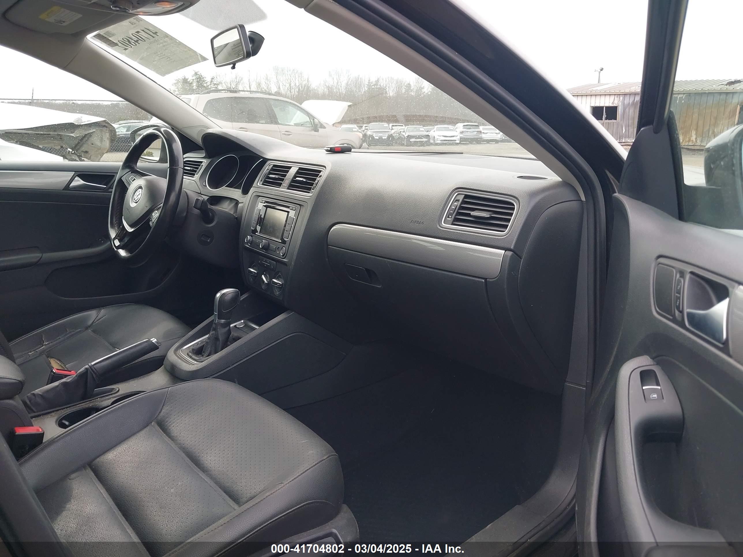 VOLKSWAGEN JETTA image 5