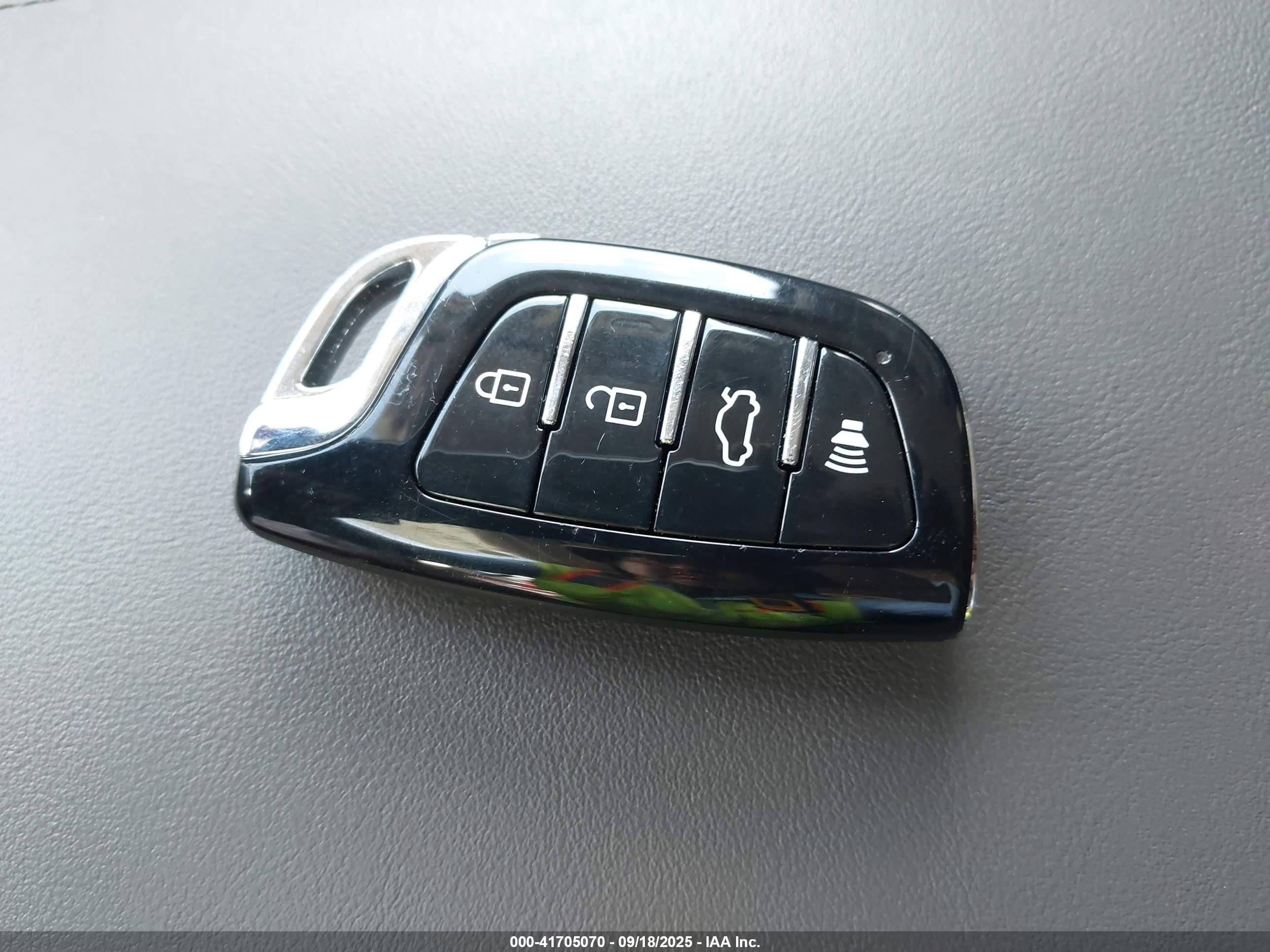 HYUNDAI SANTA image 11