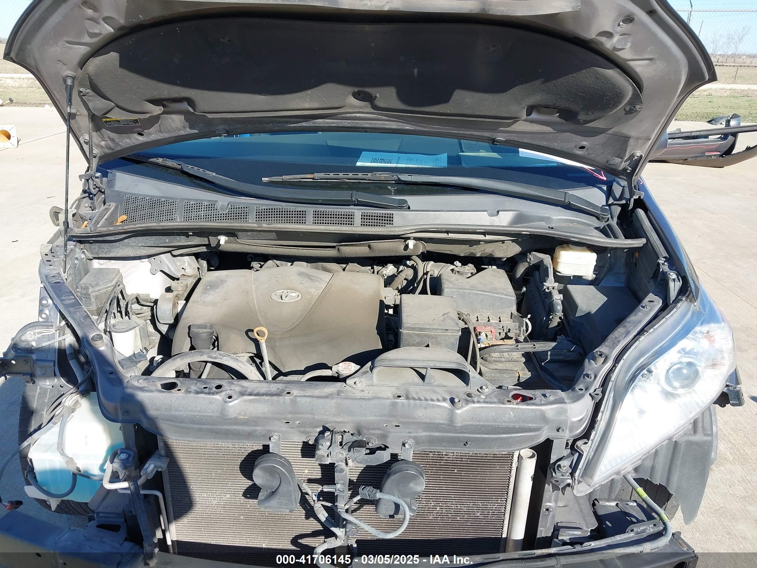 TOYOTA SIENNA image 10