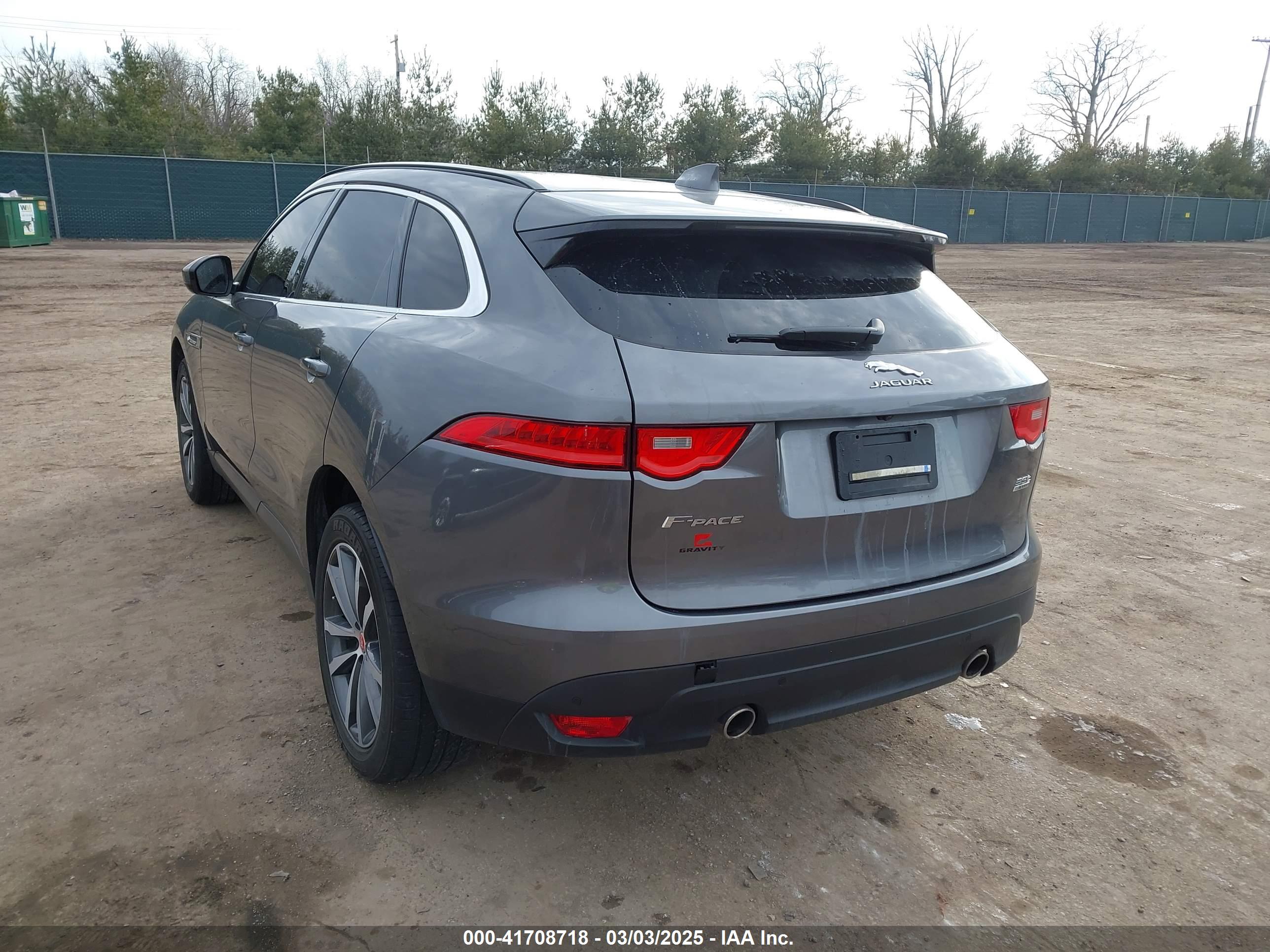 JAGUAR F-PACE image 3