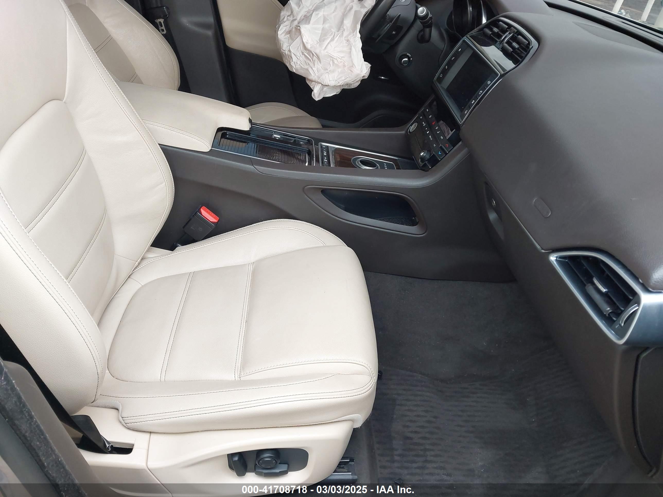 JAGUAR F-PACE image 5