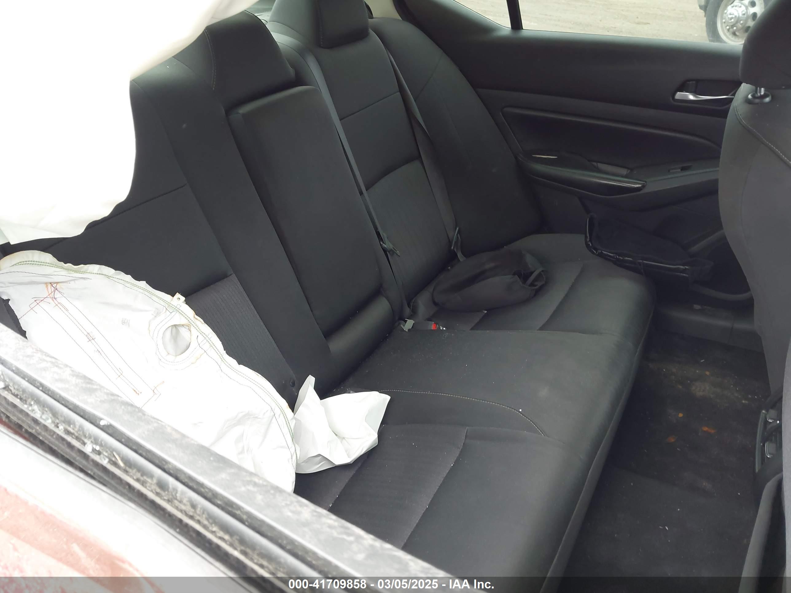 NISSAN ALTIMA image 8