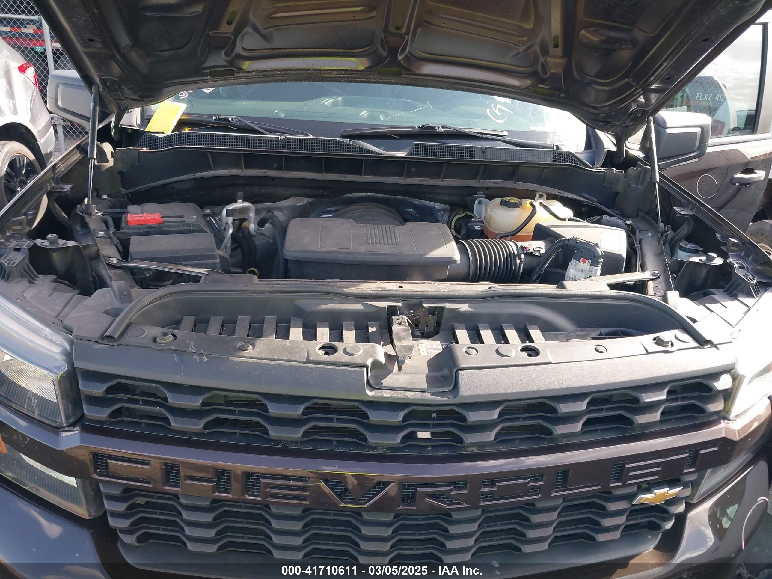 CHEVROLET SILVERADO image 10