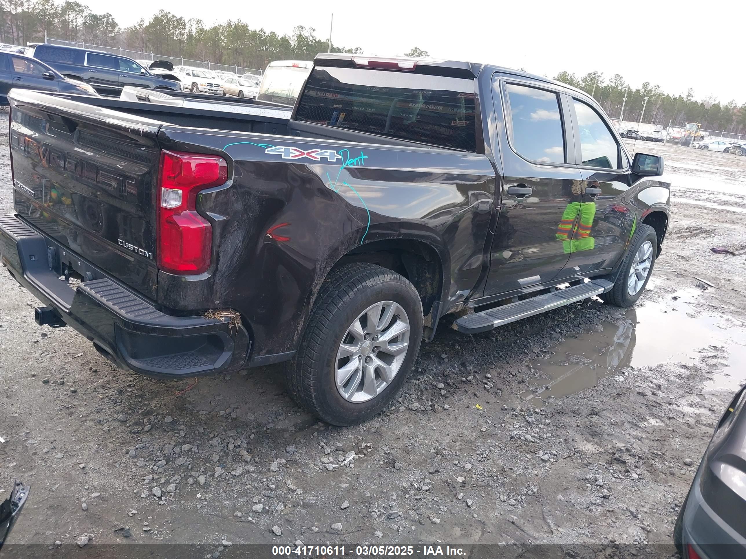 CHEVROLET SILVERADO image 4