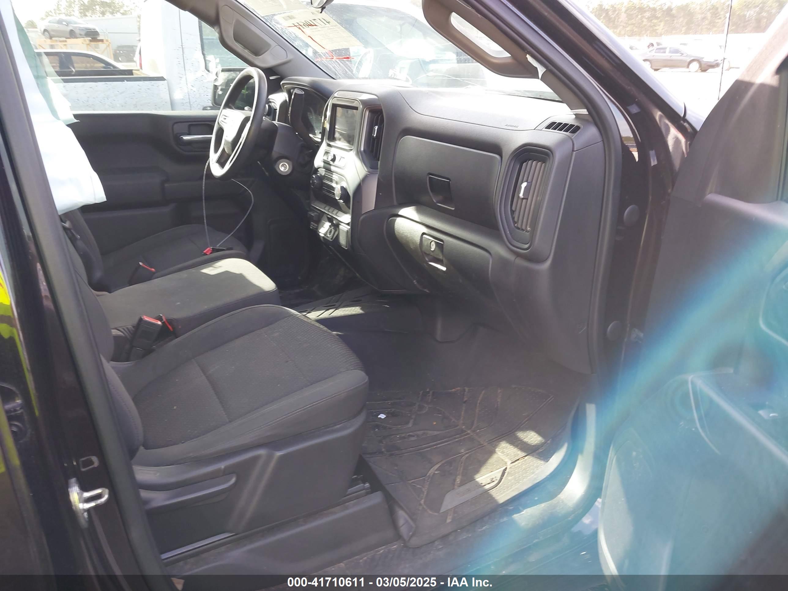 CHEVROLET SILVERADO image 5